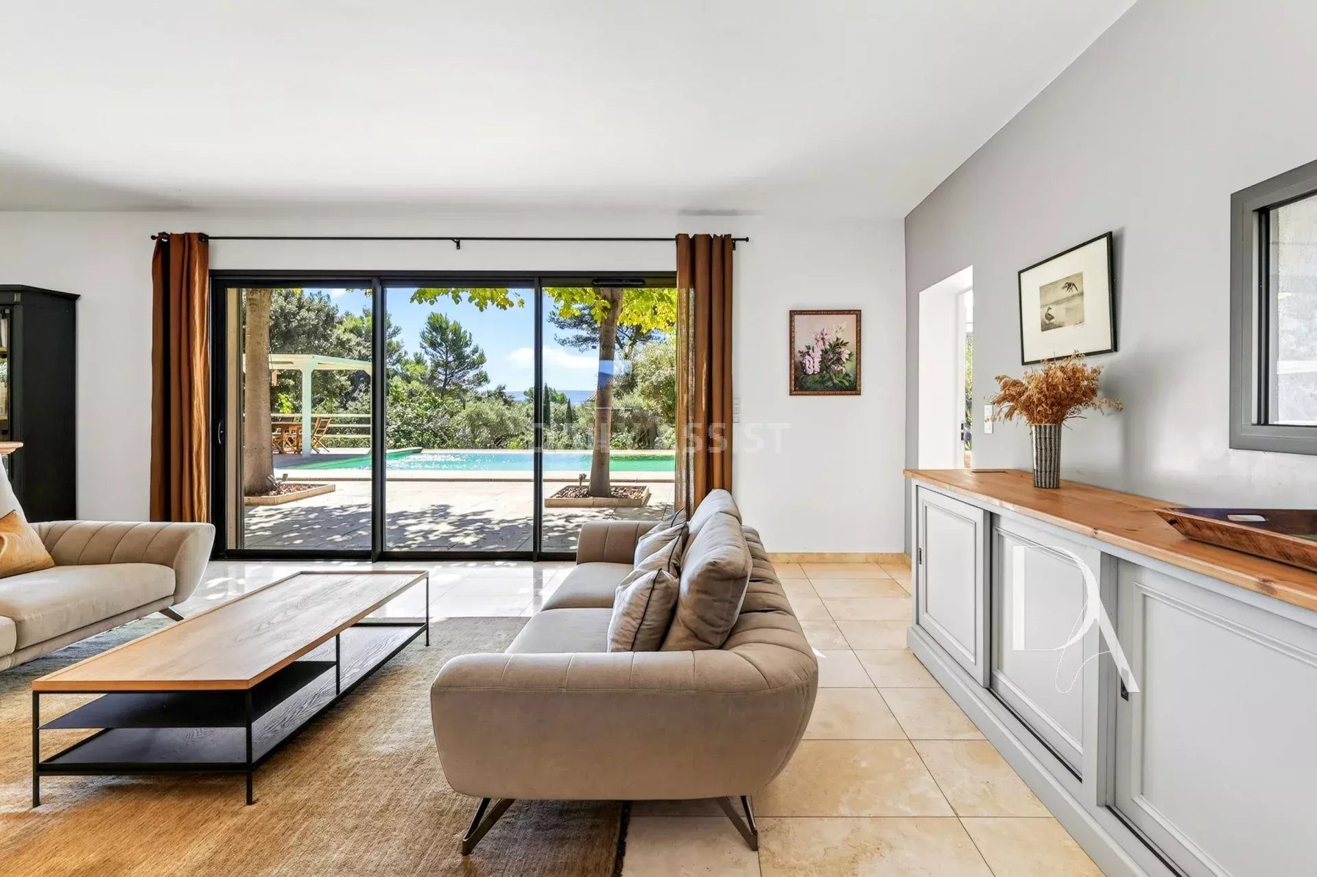 Villa contemporaine avec piscine à Saint-Marc-Jaumegarde – 214 m² au cœur d’un parc de 4 000 m²