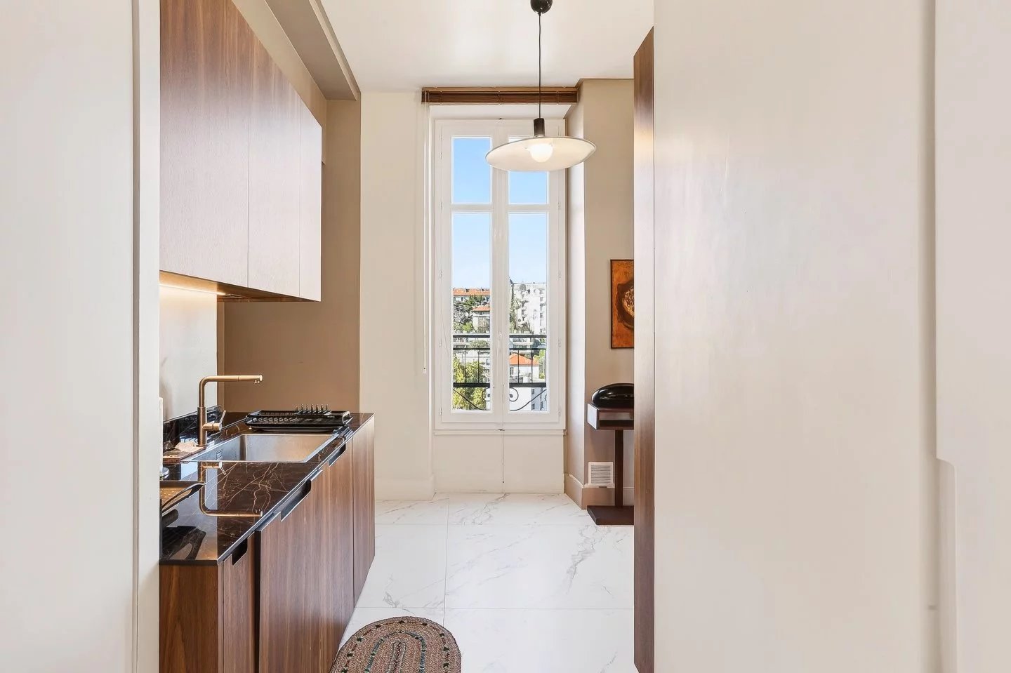 Dernier étage – Appartement de luxe rénové avec vue mer panoramique