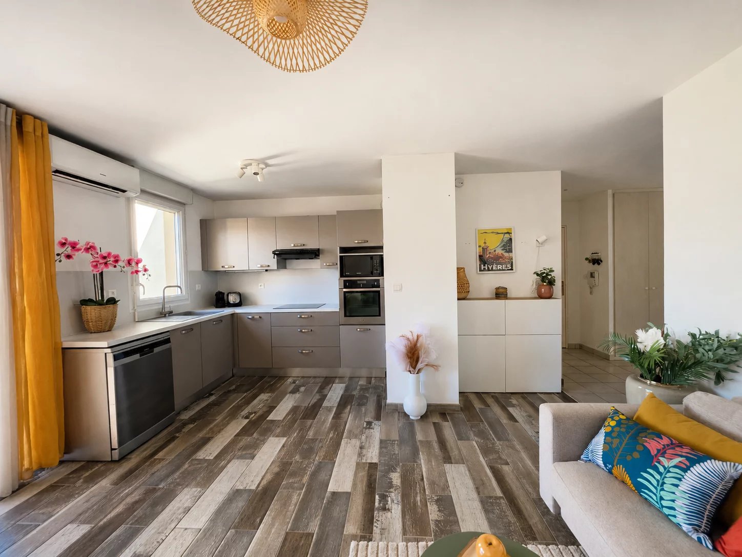 HYÈRES, T3 standing au calme d'une impasse, terrasse, place parking et garage