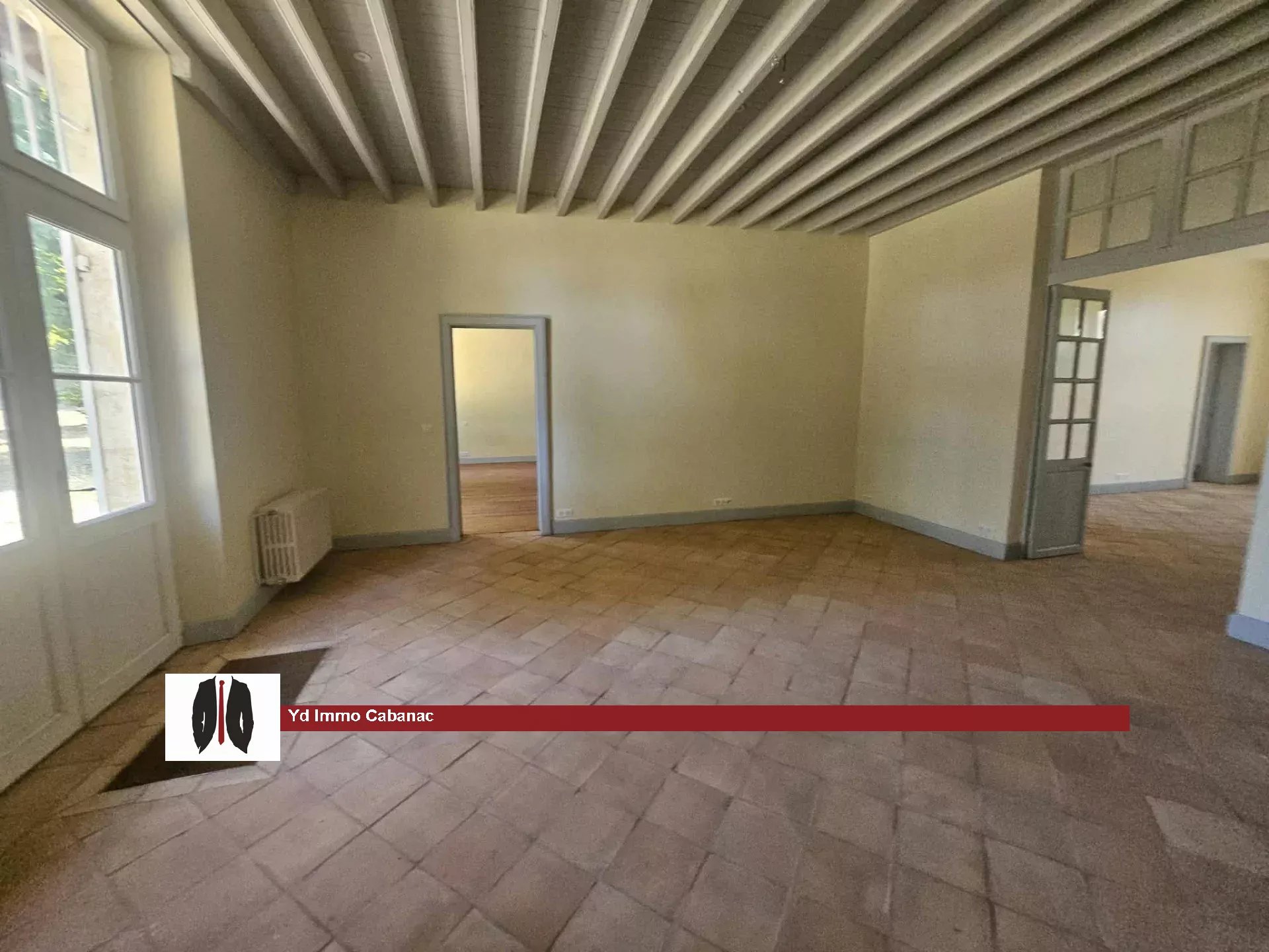 À LOUER – Propriété de caractère en pierre avec maison principale, maison de gardien et vaste terrain