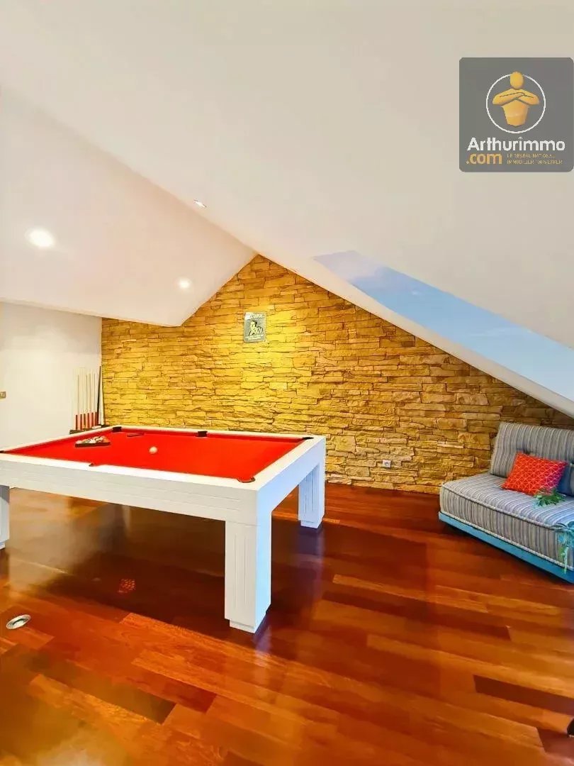 Maison de 230 m2 aux belles prestations,  proche Beaugency