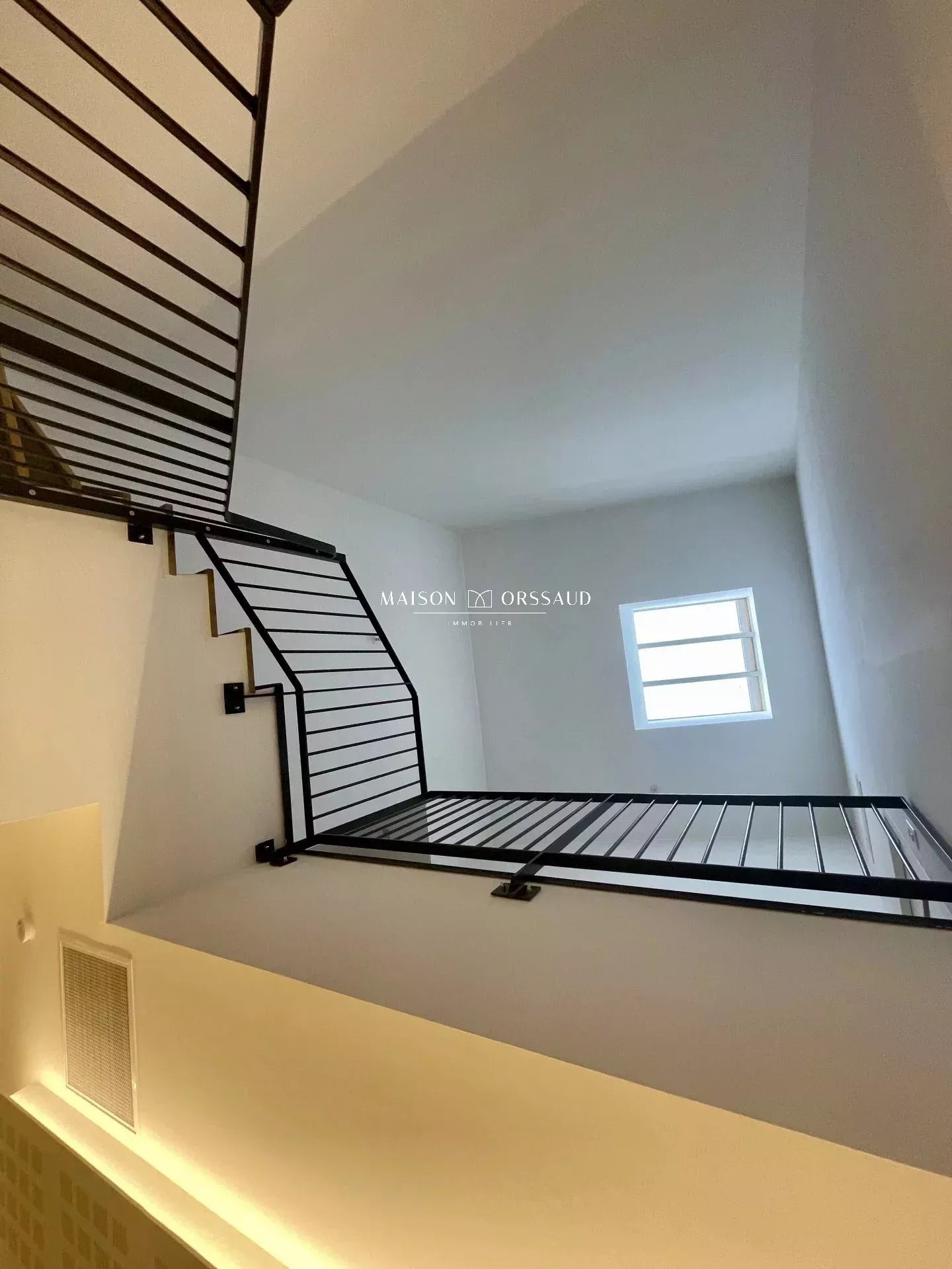 EXCLUSIVITÉ MAISON AVEC JARDIN ET DOUBLE GARAGE - CENTRE HISTORIQUE