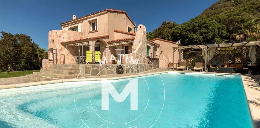 Belle propriété composée de deux villas