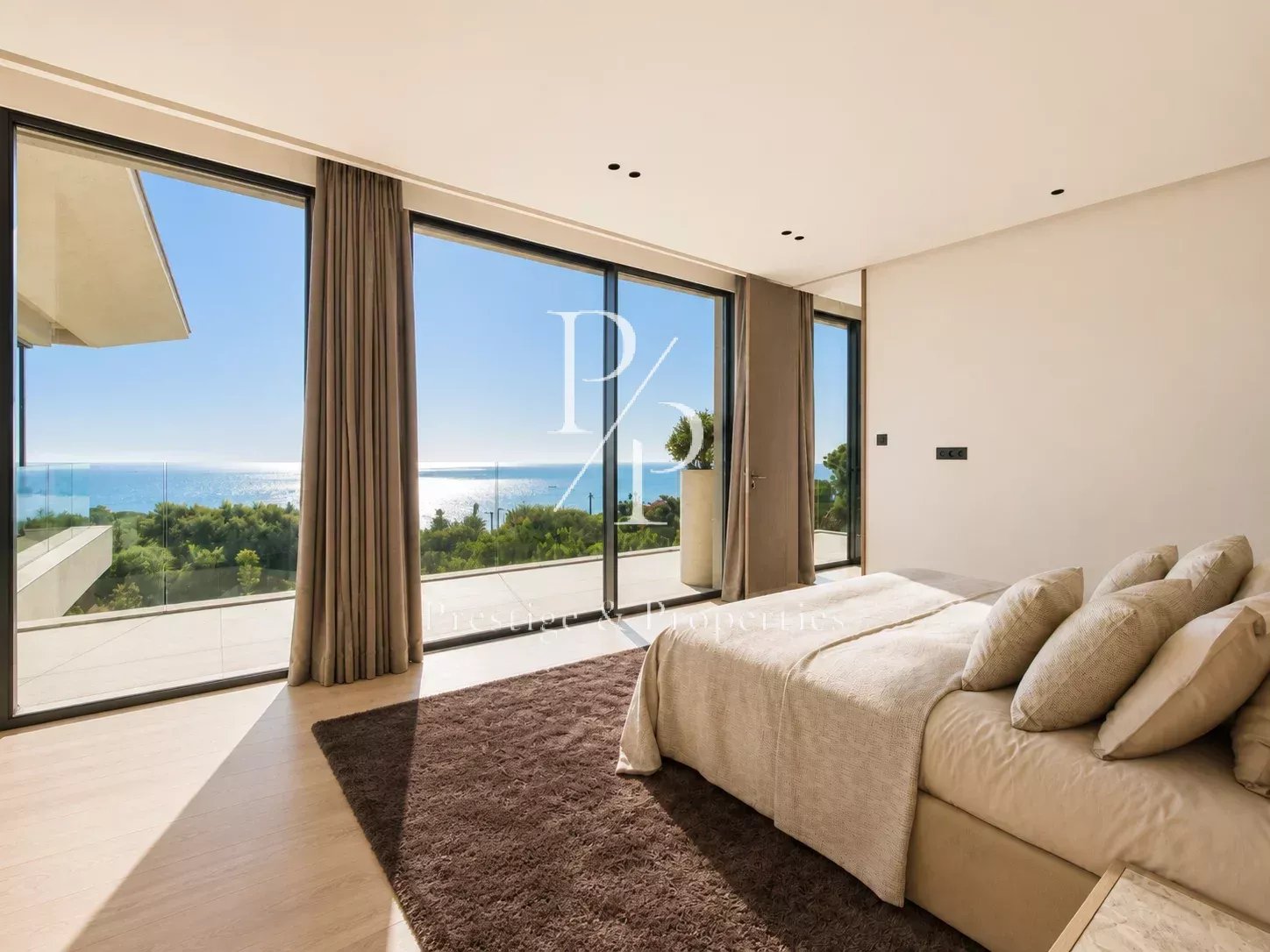 A vendre - Villa Neuve - 525m2 - Garage 10 voitures - Annexe - Vue mer panoramique - Super Cannes