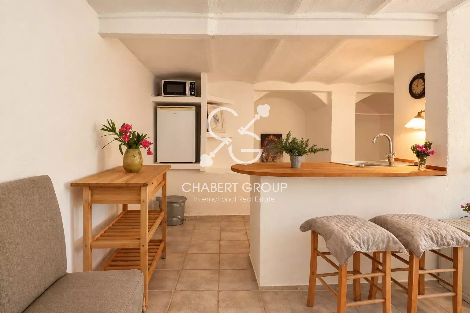 VILLEFRANCHE-SUR-MER – APPARTEMENT – 4 PIÈCES – 85 M² – TERRASSE DE 95 M² – STUDIO INDÉPENDANT DE 33 M² - GARAGE