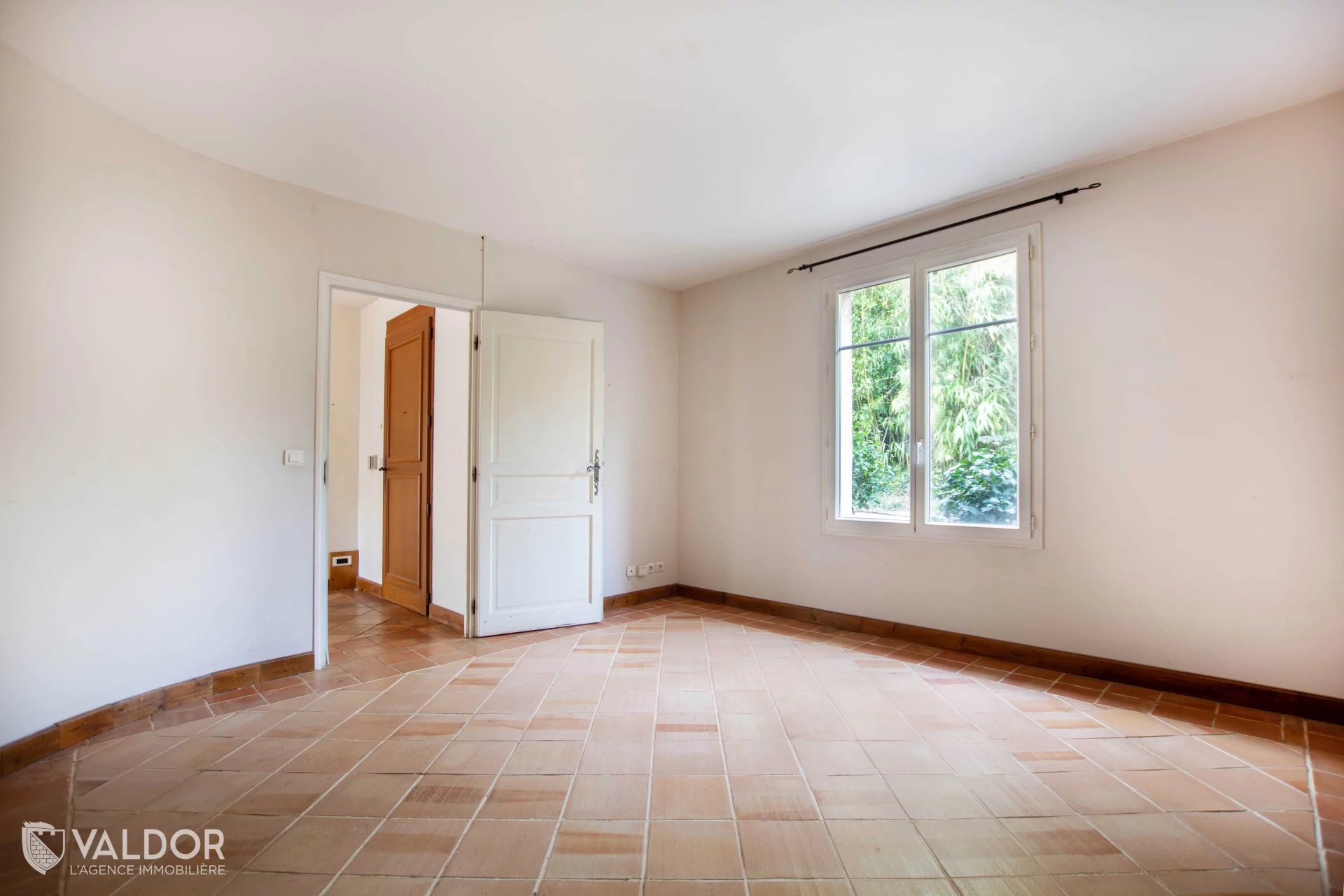 Grande maison - 6 ch. - 238m2 - grand terrain - calme et nature