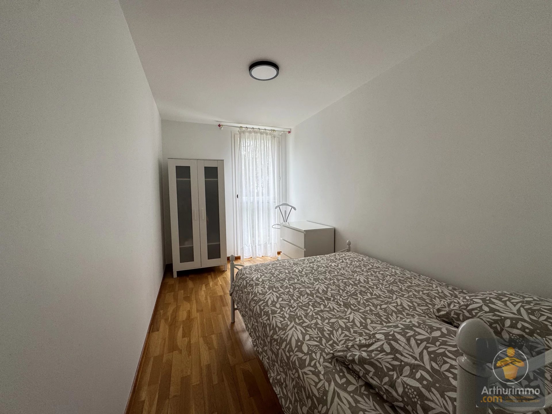 Appartement 4 pièces proche commodités