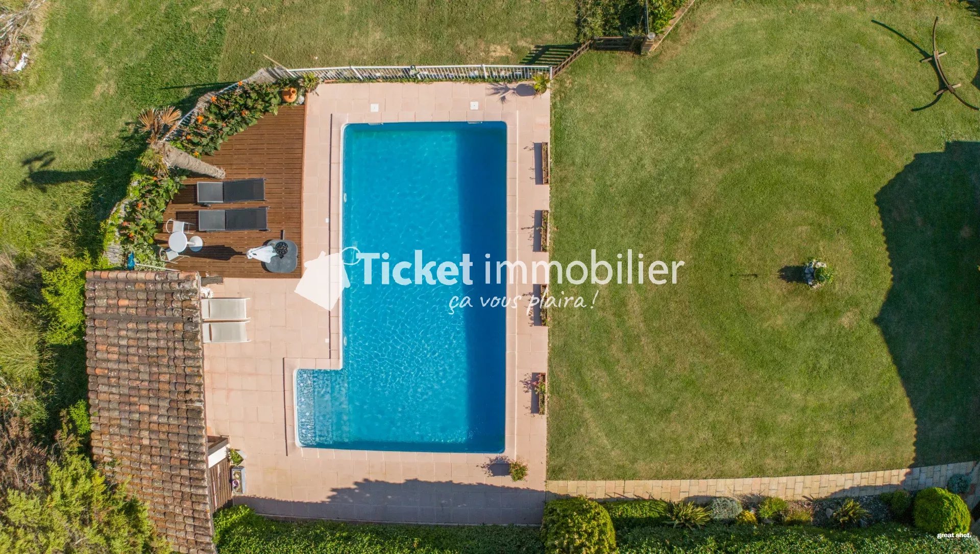 THIL - Maison T5 de 226m2 avec piscine, terrain de 9000m2 et dépendance à rénover