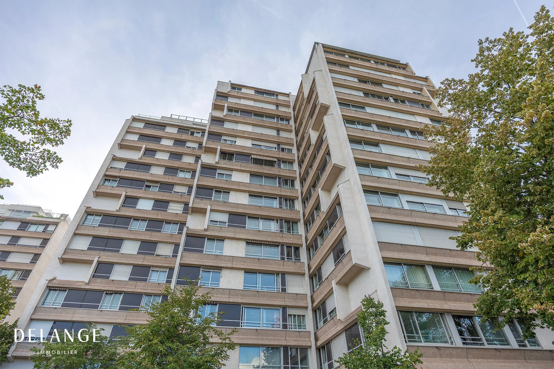 PARIS 17 - TERNES - 3 ROOMS 74M² - SECURE SERVICE RESIDENCE