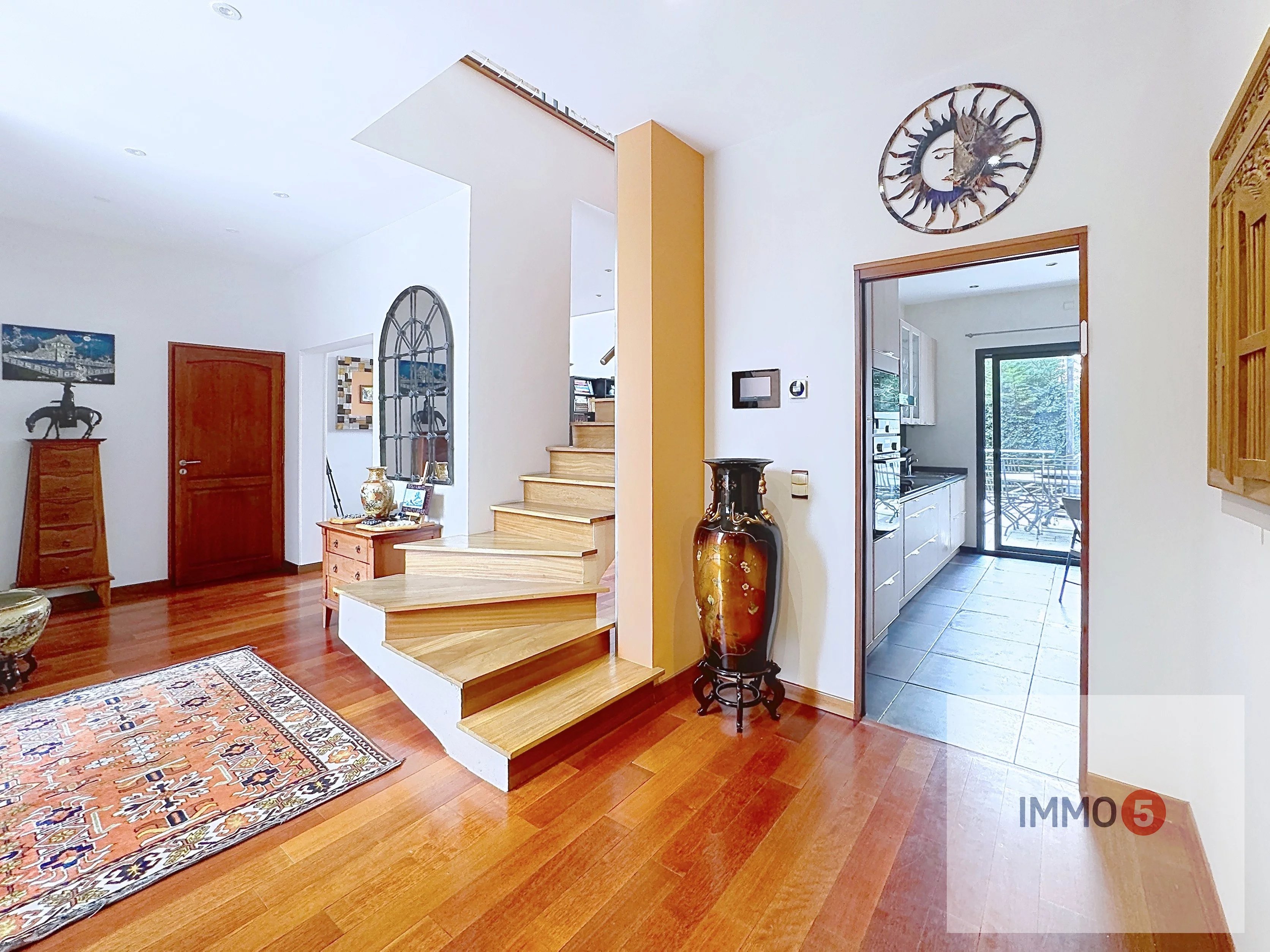 EXCEPTIONAL CITY CENTRE - MAGNIFICENT ARCHITECT-DESIGNED HOUSE - HIGH STANDING!