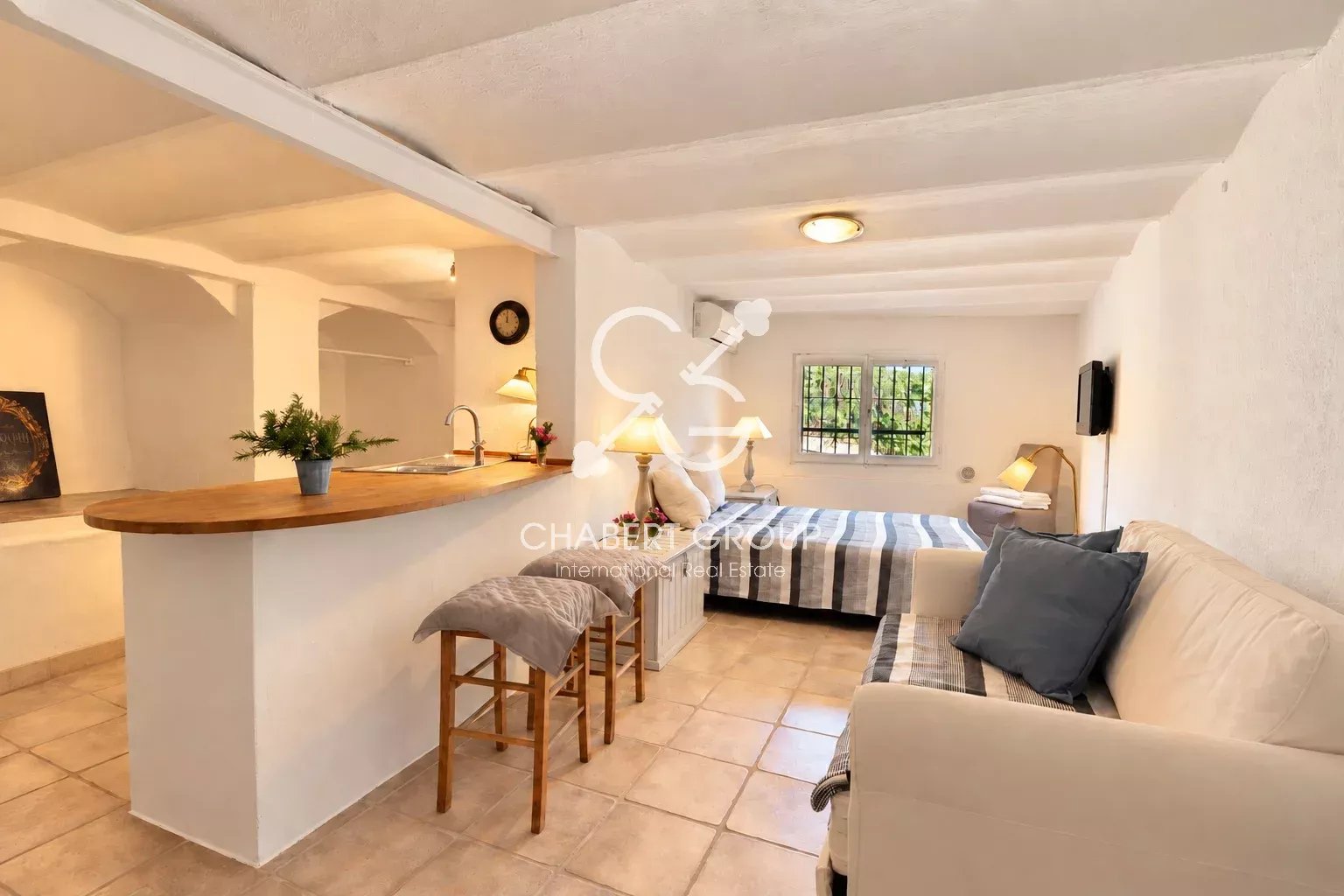 VILLEFRANCHE-SUR-MER – APPARTEMENT – 4 PIÈCES – 85 M² – TERRASSE DE 95 M² – STUDIO INDÉPENDANT DE 33 M² - GARAGE