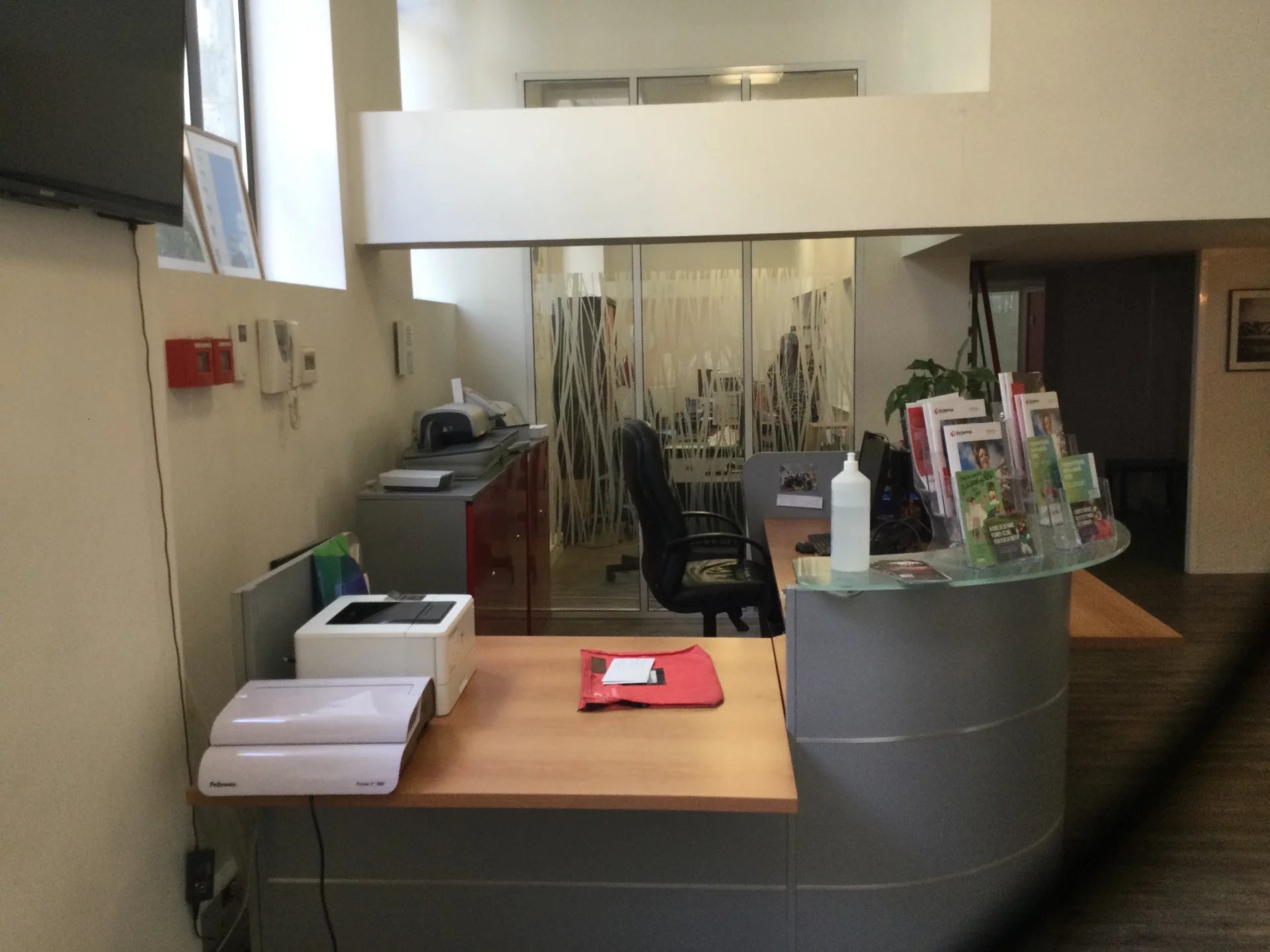 EXCLUSIVITÉ - IMMEUBLE 1 500 M² AVEC 6 PARKINGS
