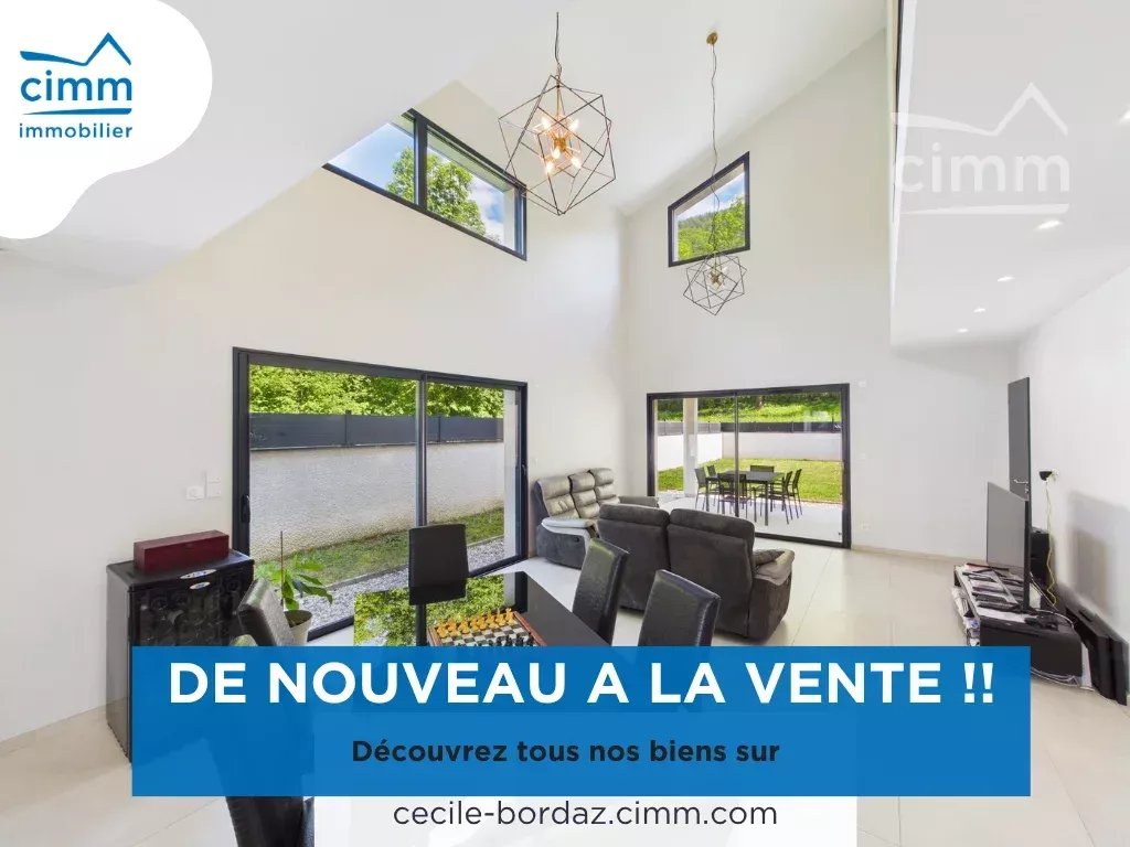 Maison mitoyenne par le garage