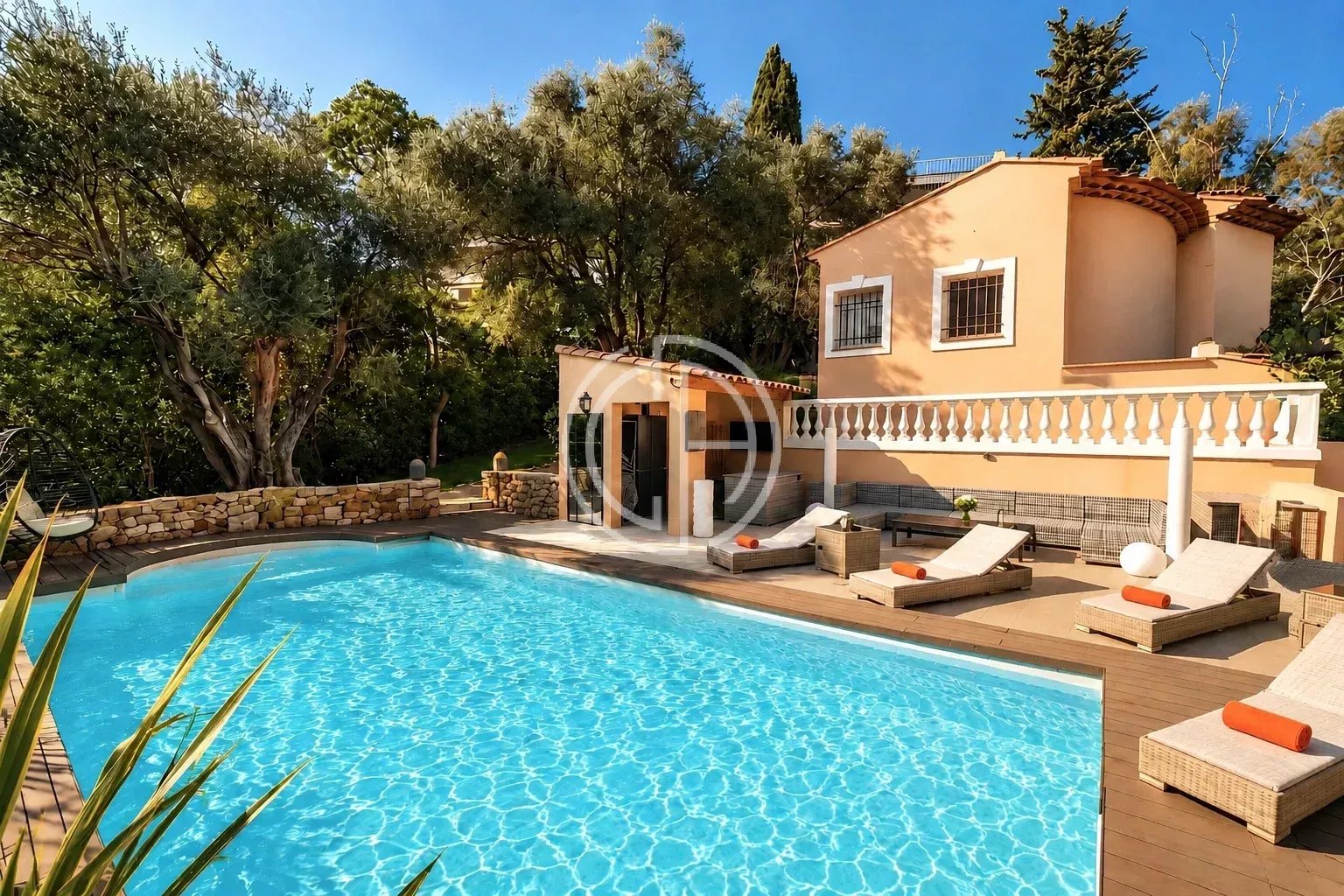 VILLA CALME ABSOLU - PROCHE CENTRE VILLE