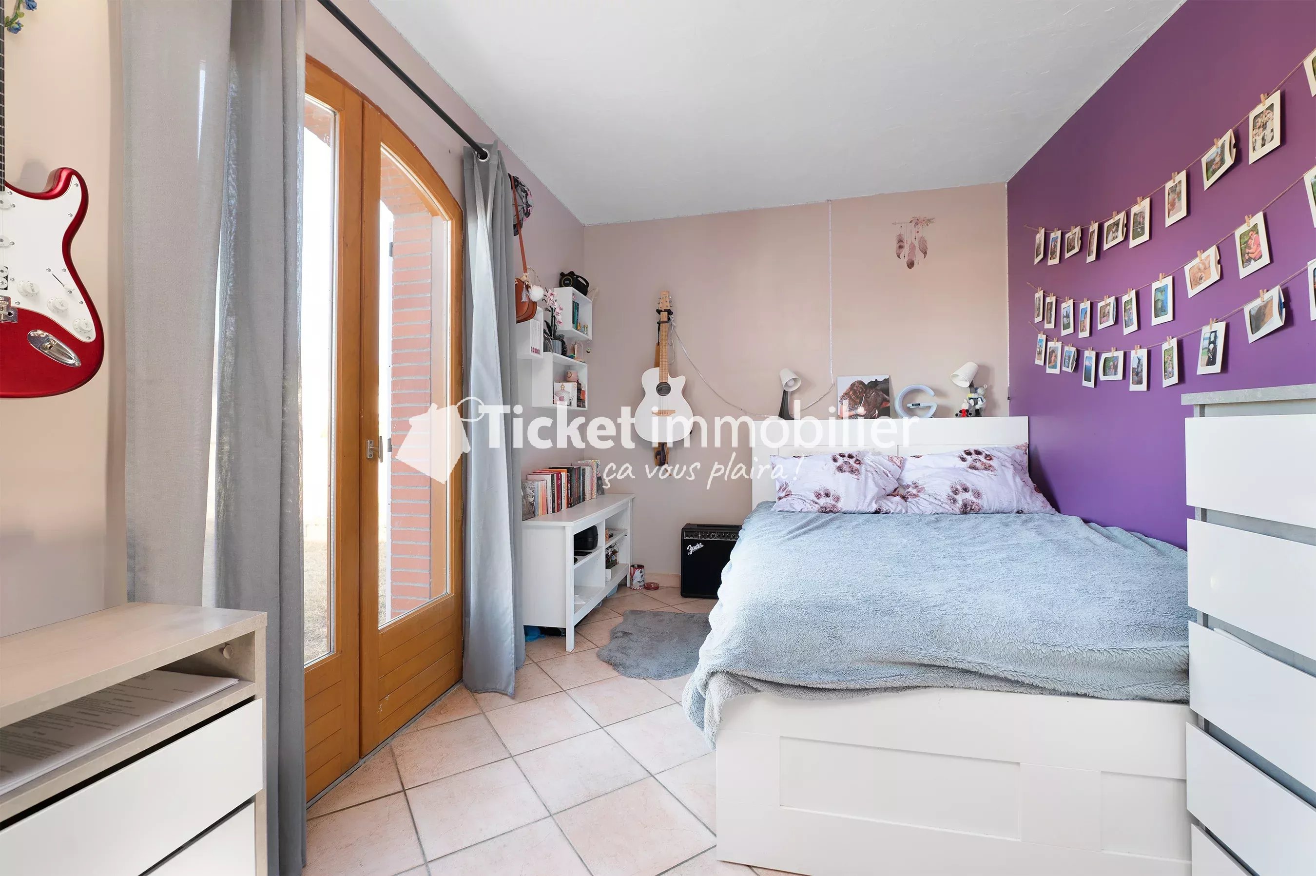 VILLA T6 215m2 TERRAIN 5558m2 CONSTRUCTIBLE, PISCINE AU SEL LINER NEUF, AQUATHERMIE 2 PUITS, 4KW PANNEAUX, DOUBLE VERANDA 72m2, CHAUFFAGE SOL, CAVE A VIN, VUE PYRENEES ETC ...