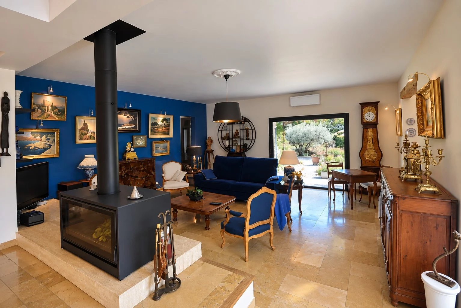 Tourrettes – Villa 220 m² avec piscine, studio indépendant et terrain de 5 840 m²