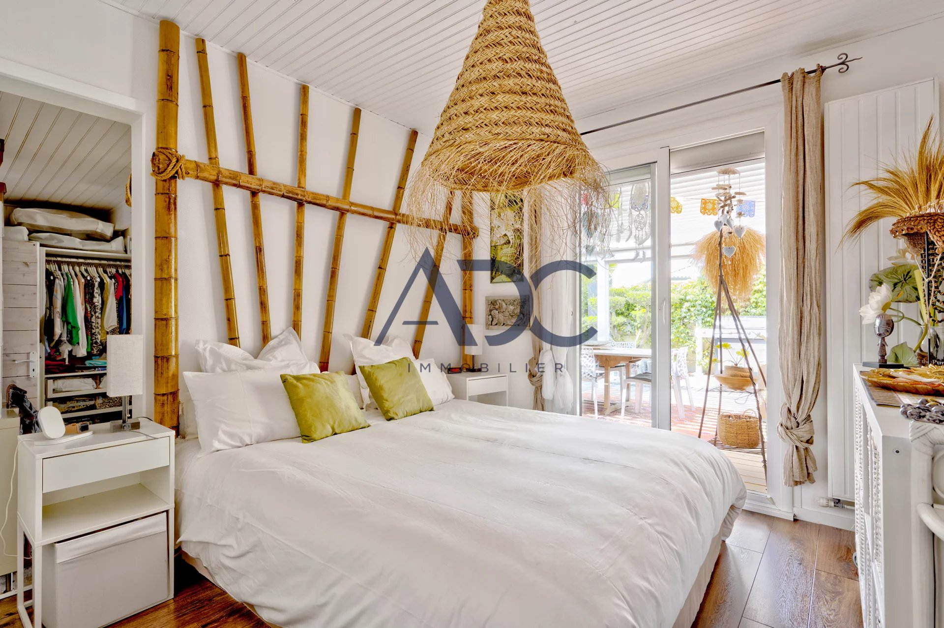 MARTIGNAS SUR JALLE - PROPRIETE D’EXCEPTION 210 m2 - PISCINE JARDIN EXOTIQUE GARAGE - ELEGANCE & ART DE VIVRE AUX PORTES DE BORDEAUX