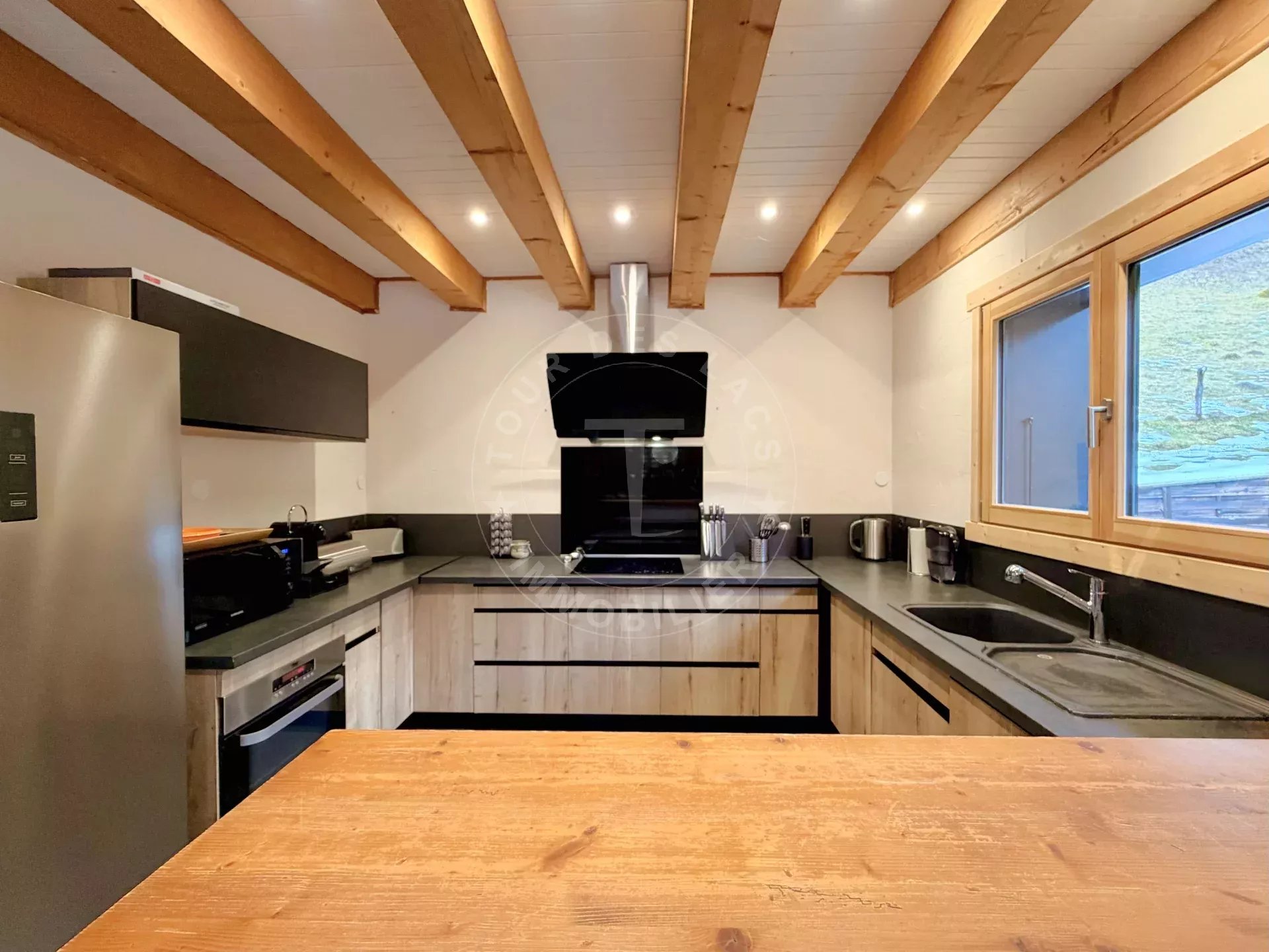 Chalet de 195 m2 habitables au calme, premières hauteurs de Thônes