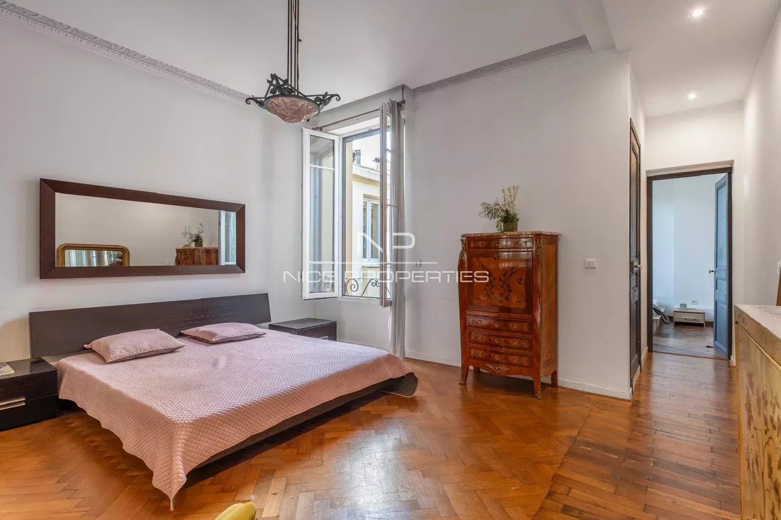 Proche Promenade, Hôtel particulier, 2 appartements 122 m2