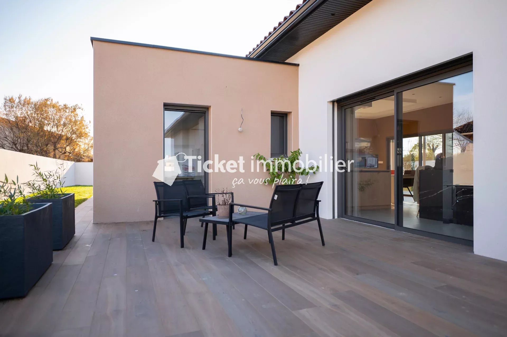 VILLA CONTEMPORAINE T4 160m2 NEUVE AVEC DOUBLE GARAGE, CLIMATISATION GAINABLE, SUPERBES PRESTATIONS, 1111m2 DE TERRAIN ...