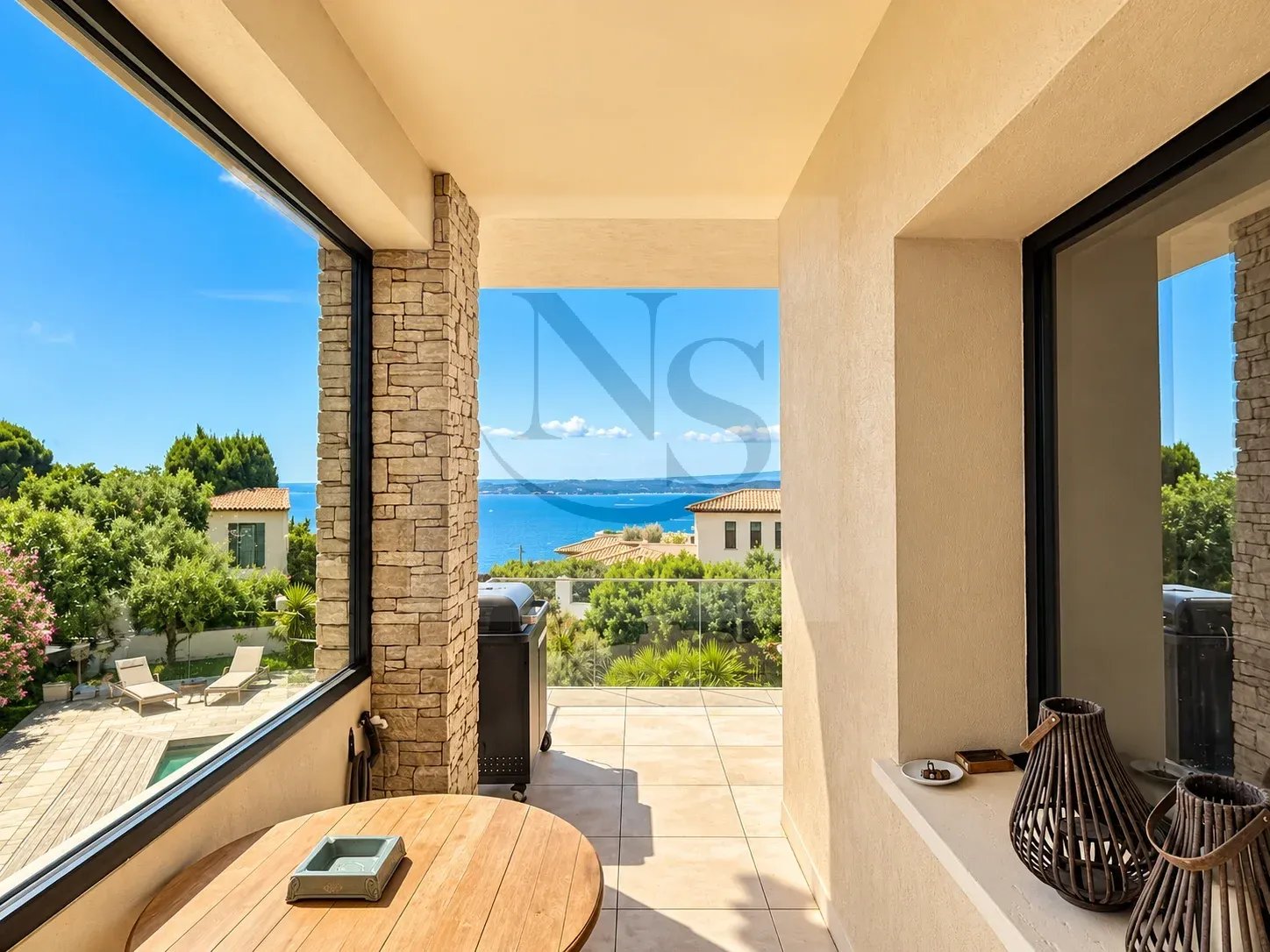 SAINTE-MAXIME/ MAISON AU CALME AVEC VUE MER