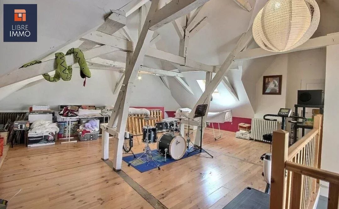 Rare ! Grande maison familiale avec dépendances et grange XVIIe