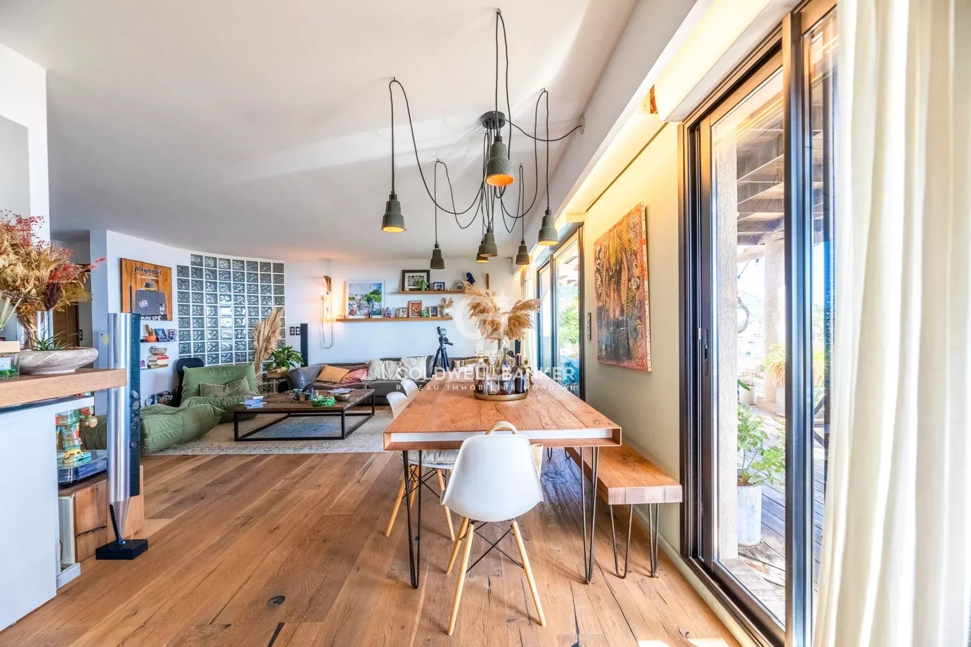 Exceptional Apartment with Panoramic Sea Views
