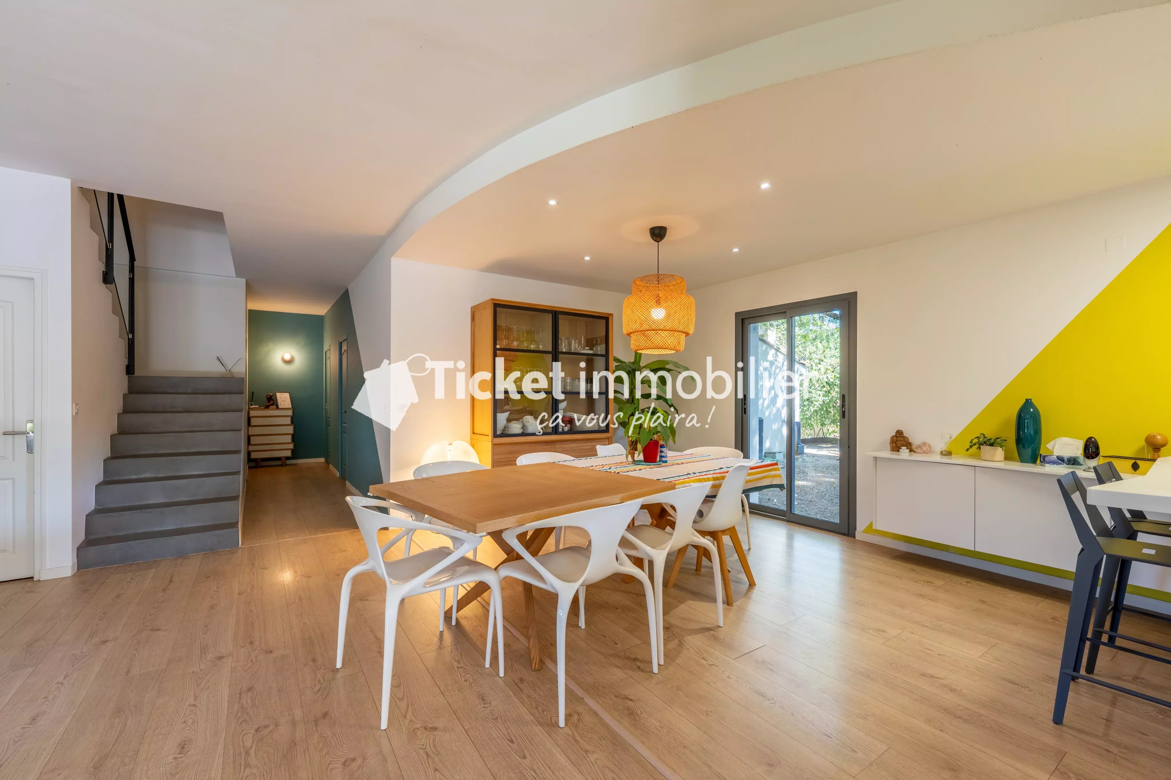 MAISON T7 235m2 AVEC PISCINE, GARAGE, TERRAIN ARBORE DE 1480m2, POMPE A CHALEUR NEUVE, DPE A, PROCHE TOULOUSE ETC ...