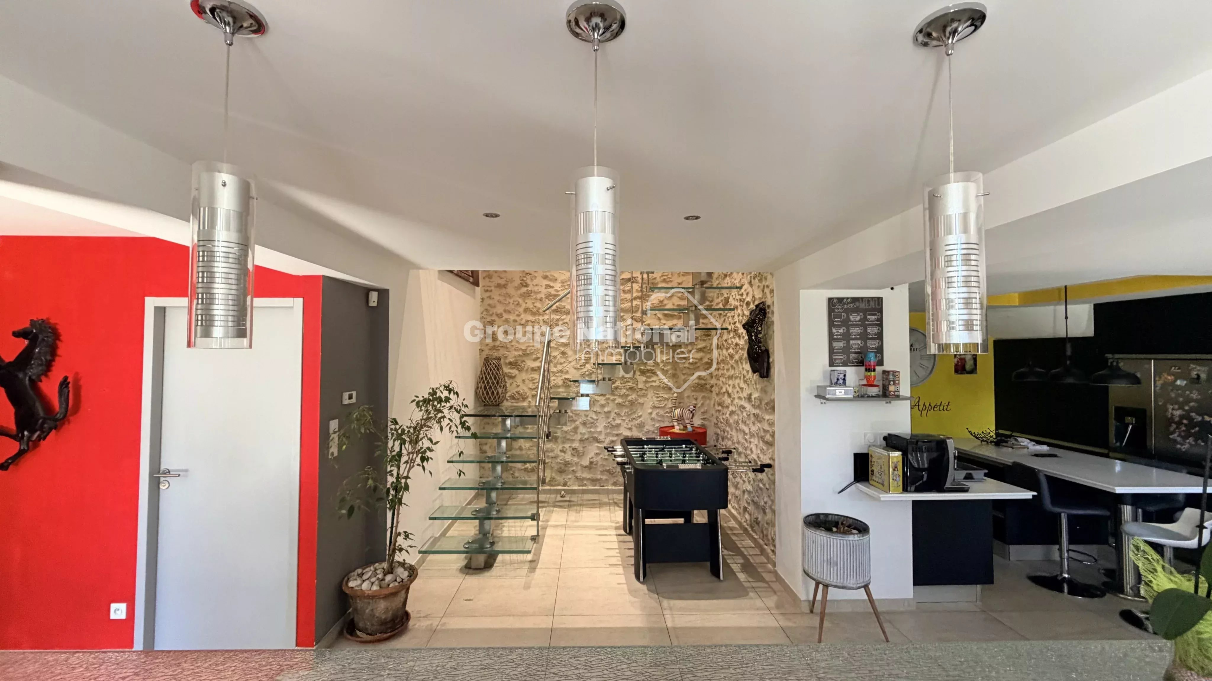 BEDARRIDES - MAS RENOVE EN 2016 DANS UN MAGNIFIQUE PARC ARBORE DE 5 810 M² AVEC PISCINE, 4 GARAGES