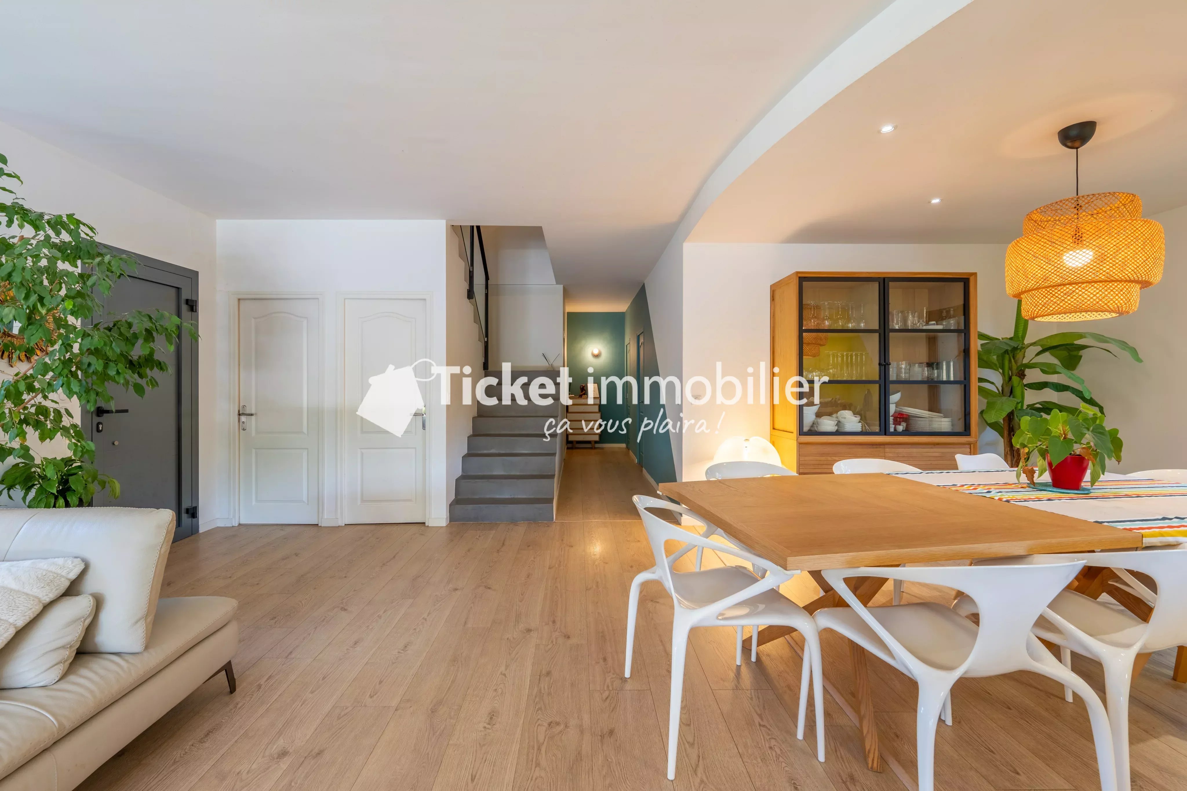 MAISON T7 235m2 AVEC PISCINE, GARAGE, TERRAIN ARBORE DE 1480m2, POMPE A CHALEUR NEUVE, DPE A, PROCHE TOULOUSE ETC ...