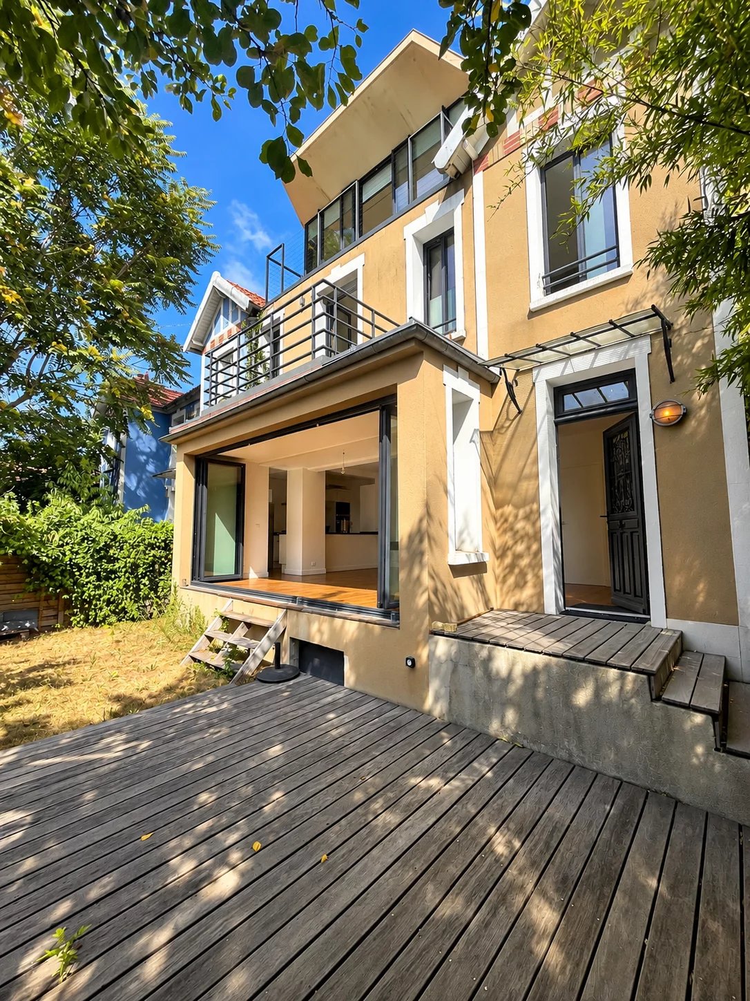 MONTREUIL CENTRE-VILLE – MAISON D’ARCHITECTE AVEC JARDIN – 165,51 M²