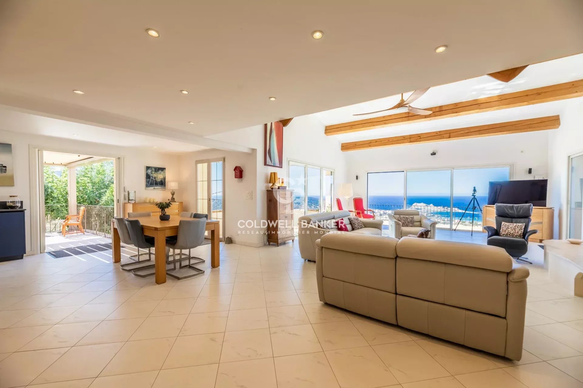 L'Île-Rousse – Exceptional villa facing the Pietra islands