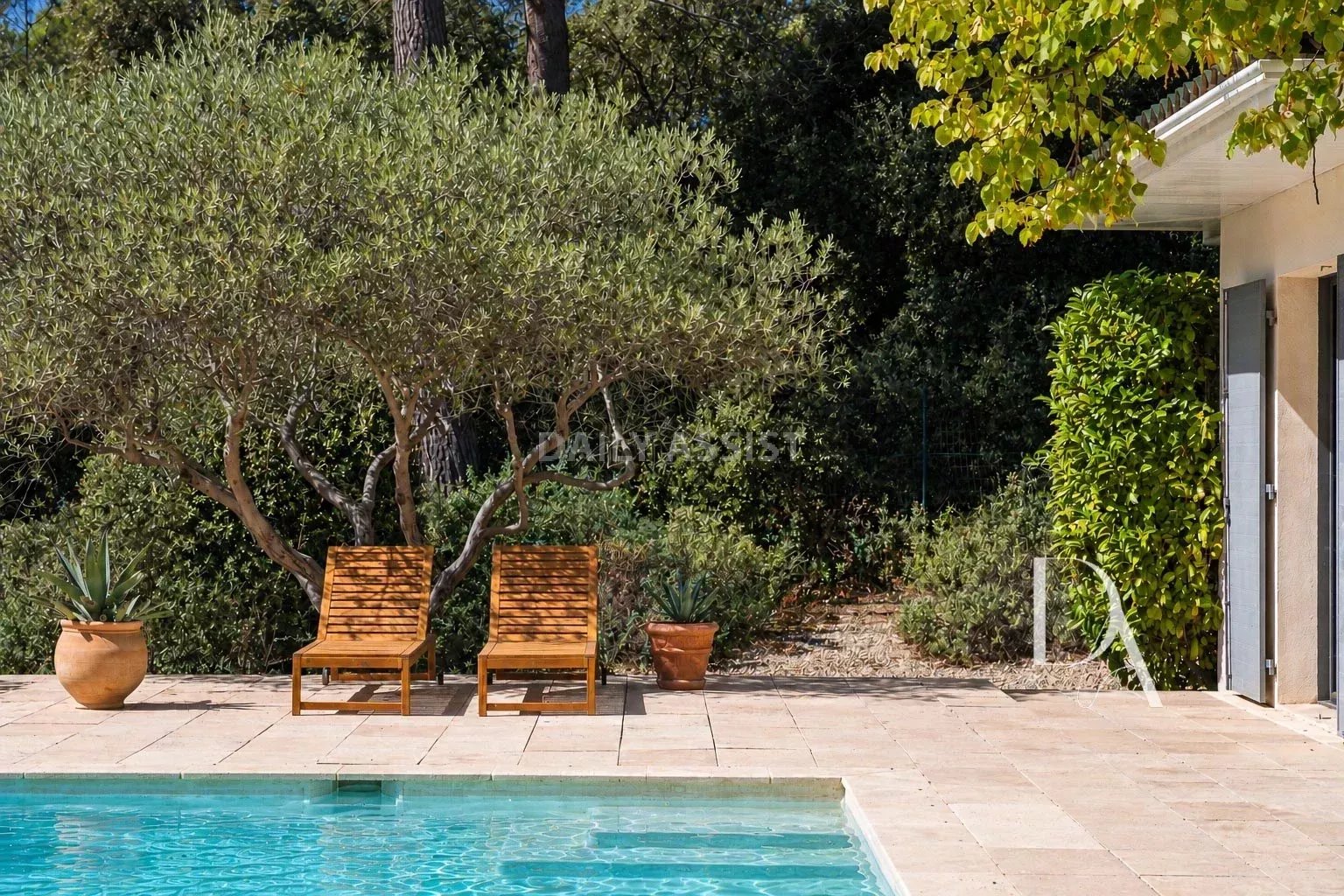 Villa contemporaine avec piscine à Saint-Marc-Jaumegarde – 214 m² au cœur d’un parc de 4 000 m²