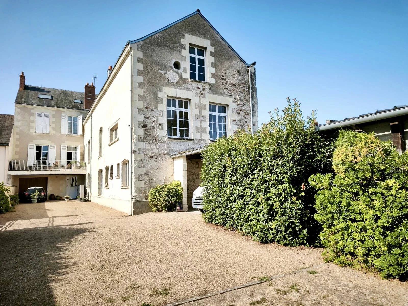 MAISON AVEC GRANDE DEPENDANCE