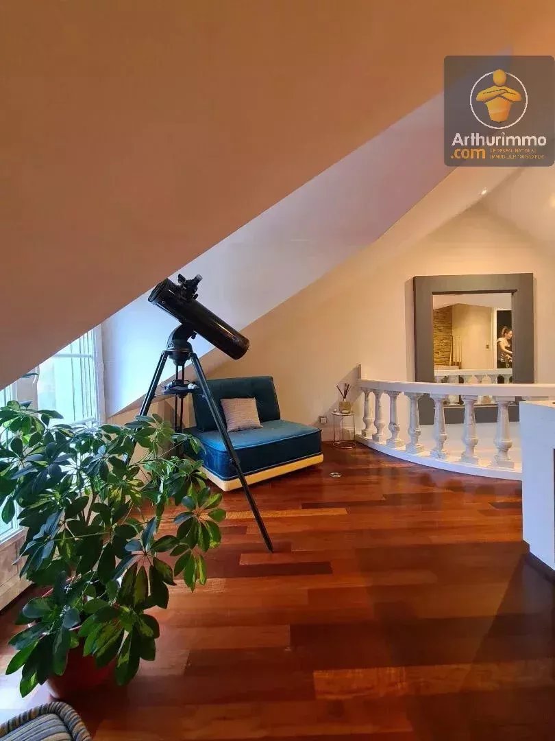 Maison de 230 m2 aux belles prestations,  proche Beaugency