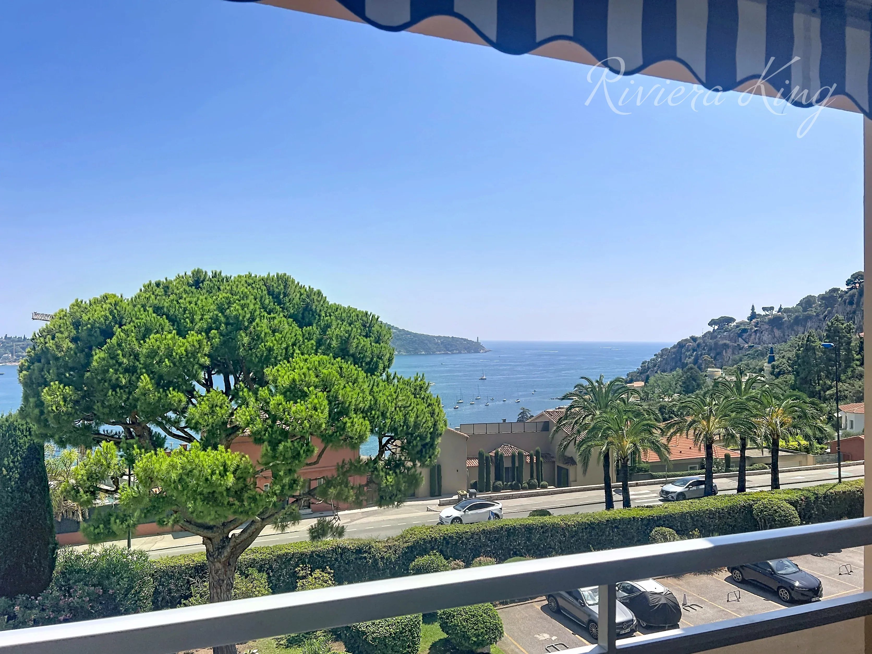 Villefranche-sur-Mer – Magnifique appartement 3P avec vue mer, piscine, parking et cave