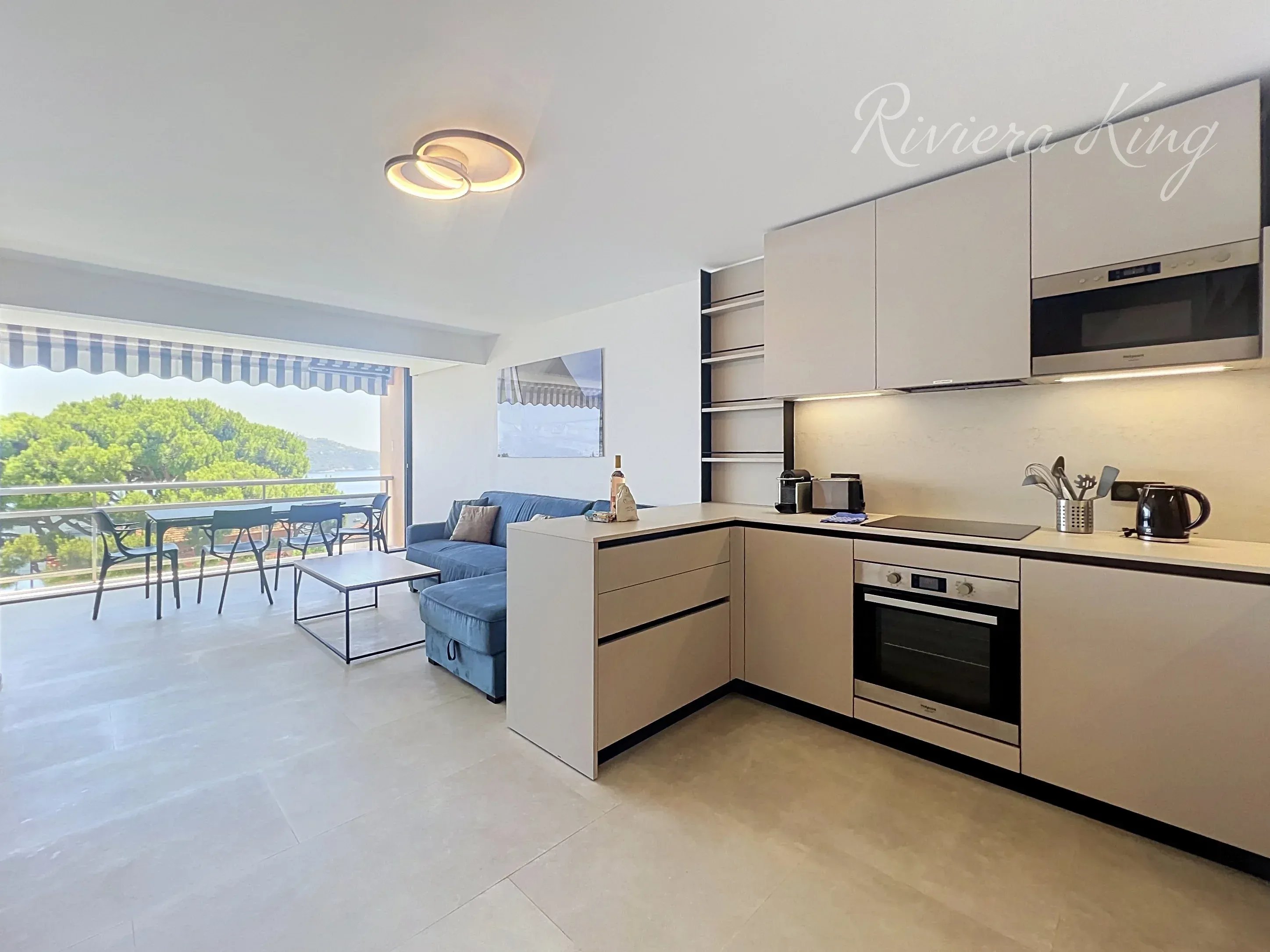 Villefranche-sur-Mer – Magnifique appartement 3P avec vue mer, piscine, parking et cave