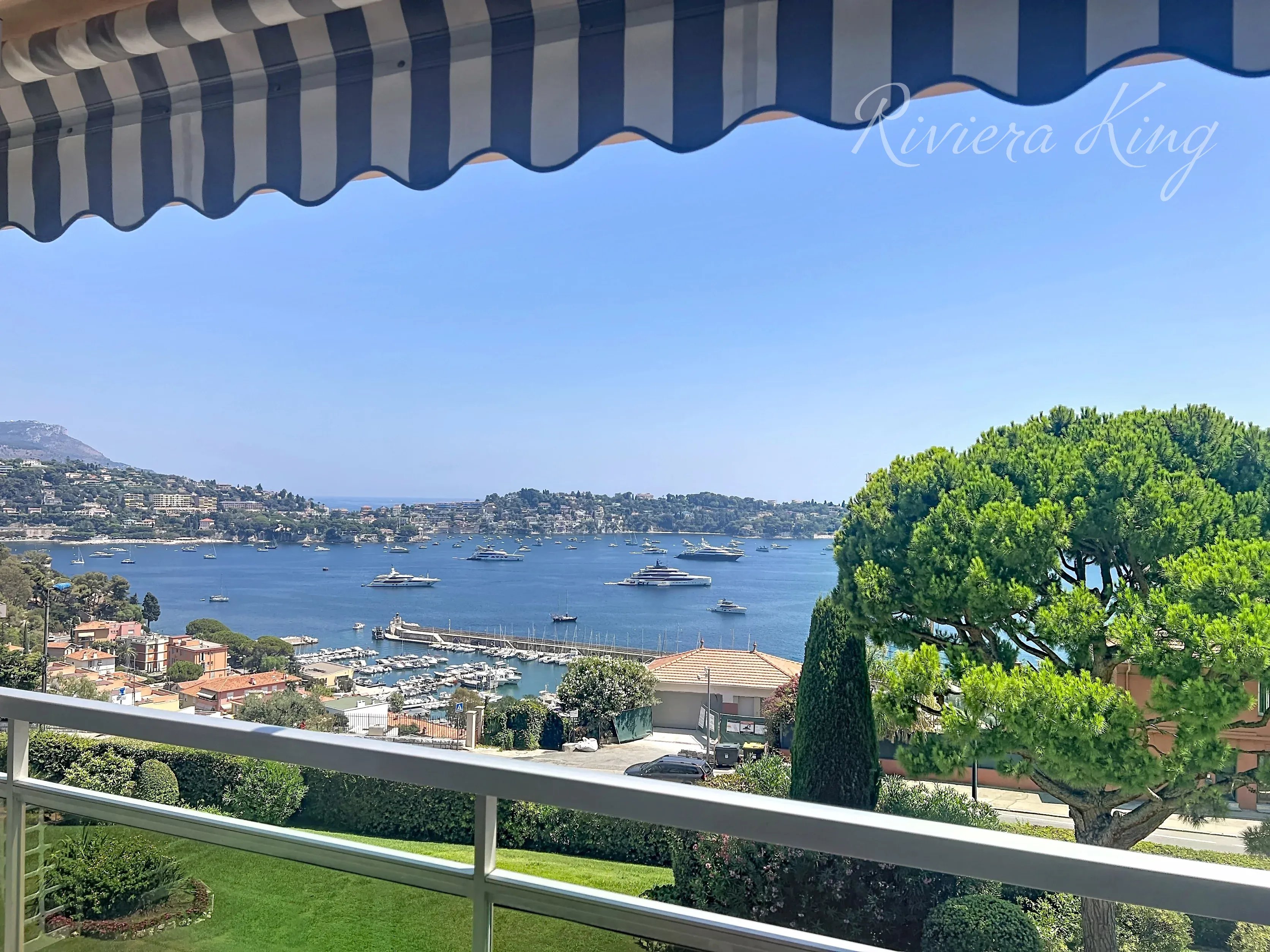 Villefranche-sur-Mer – Magnifique appartement 3P avec vue mer, piscine, parking et cave
