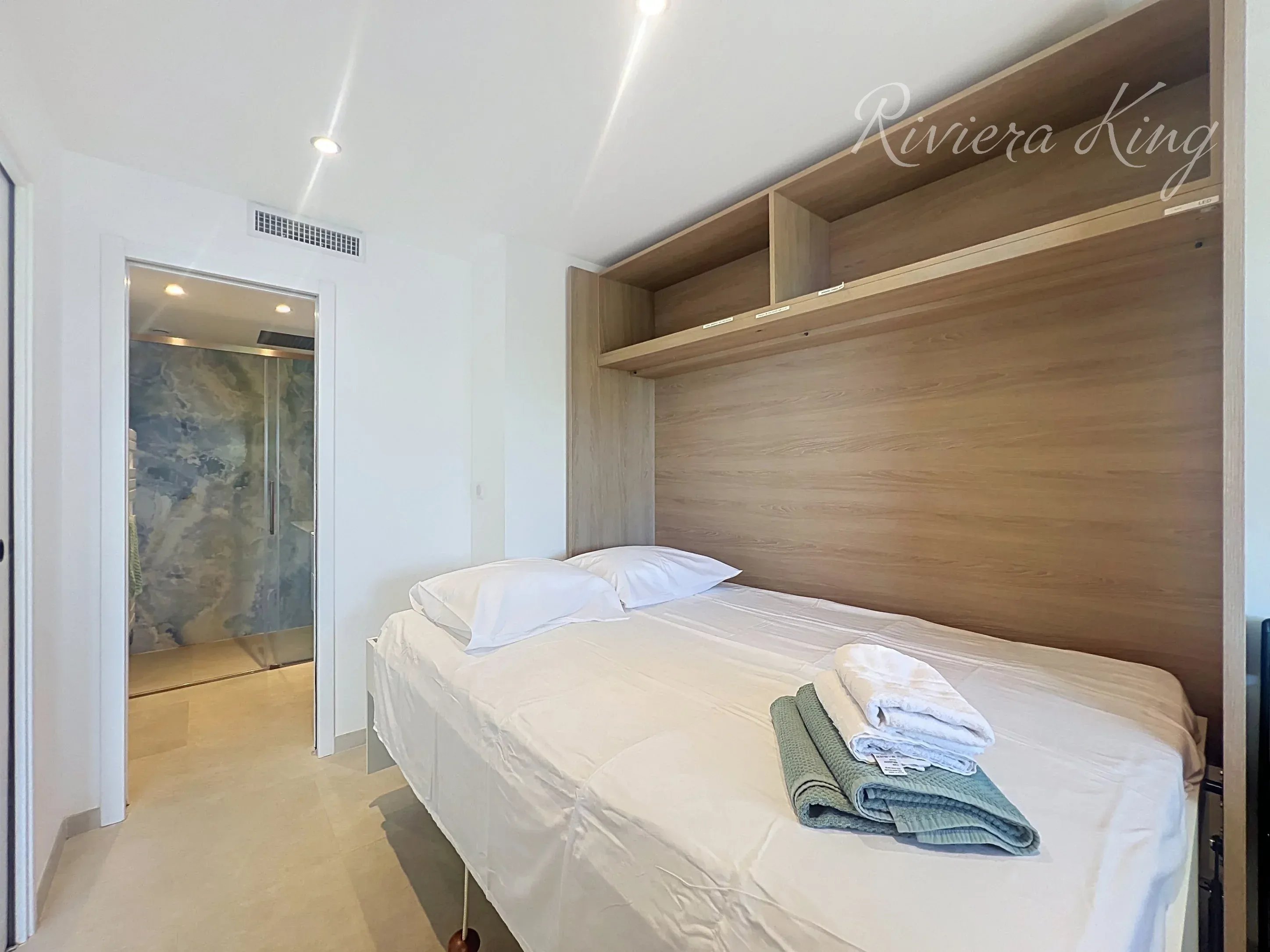 Villefranche-sur-Mer – Magnifique appartement 3P avec vue mer, piscine, parking et cave