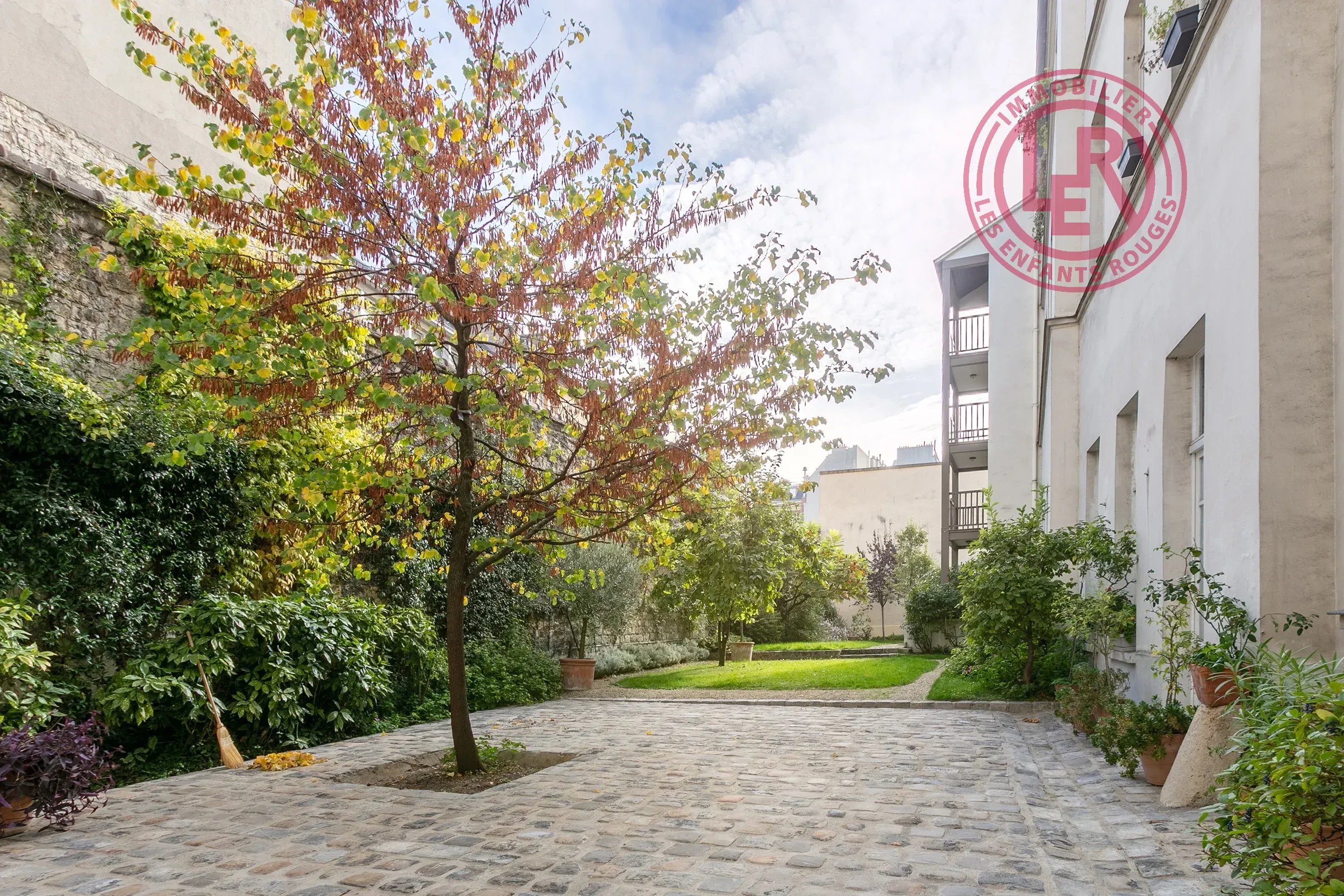 Paris 4ème - Rue Saint Paul - Duplex dernier étage avec ascenseur et vue dégagée