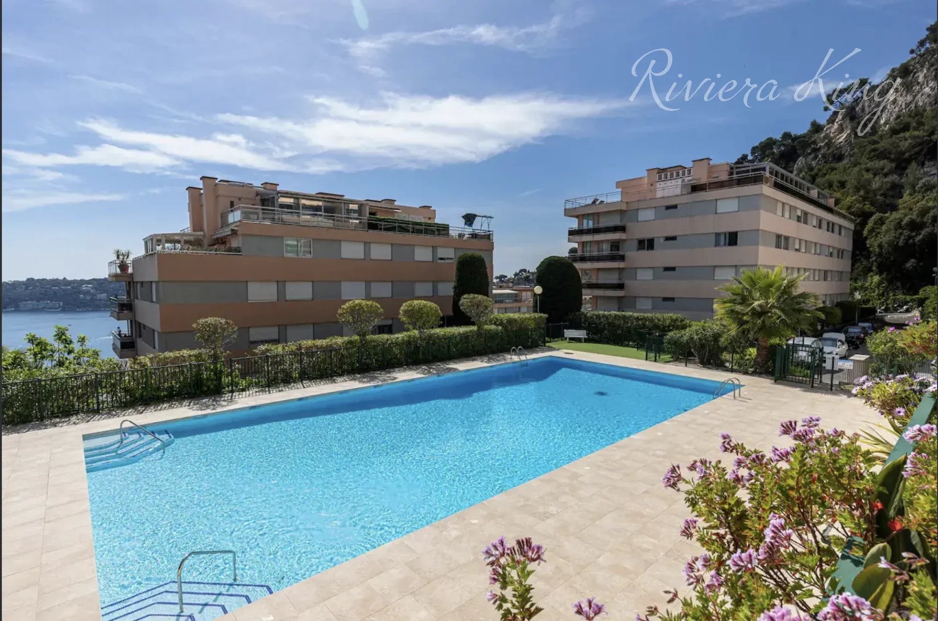 Villefranche-sur-Mer – Magnifique appartement 3P avec vue mer, piscine, parking et cave