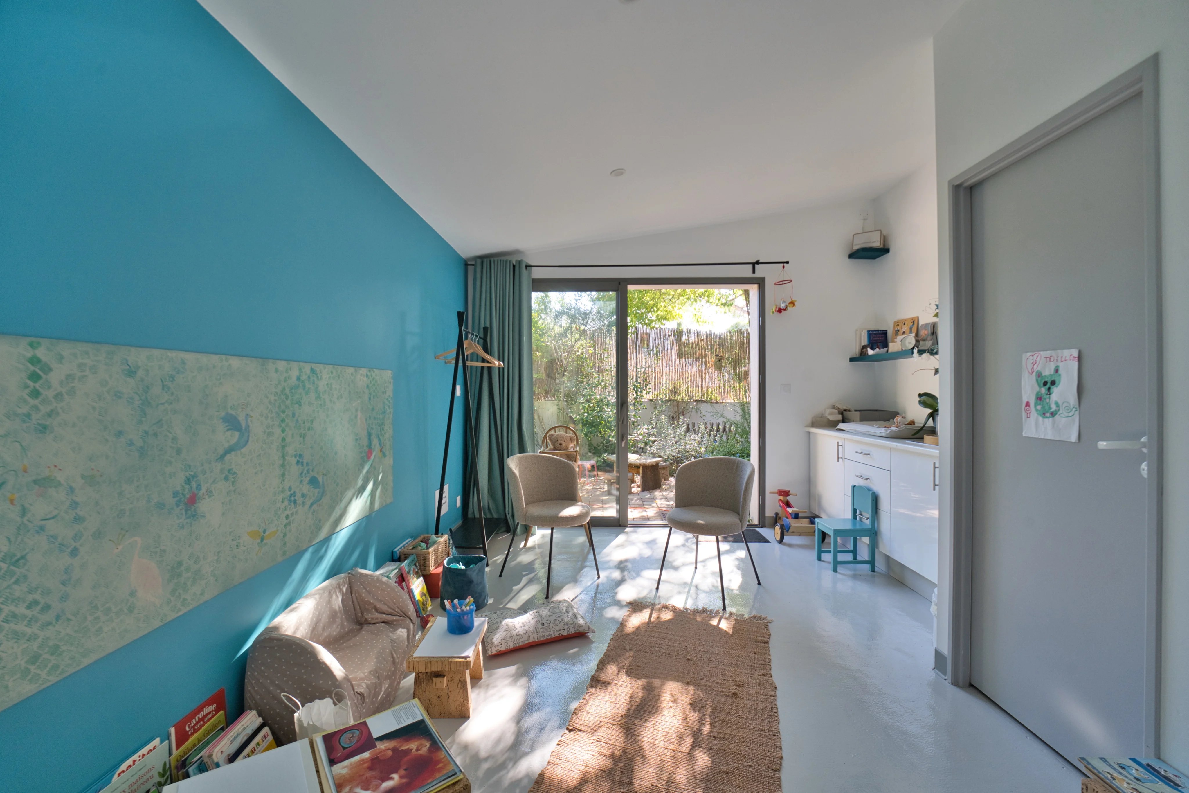 Élégante villa de 220 m² avec piscine, jardin paysager et dépendance