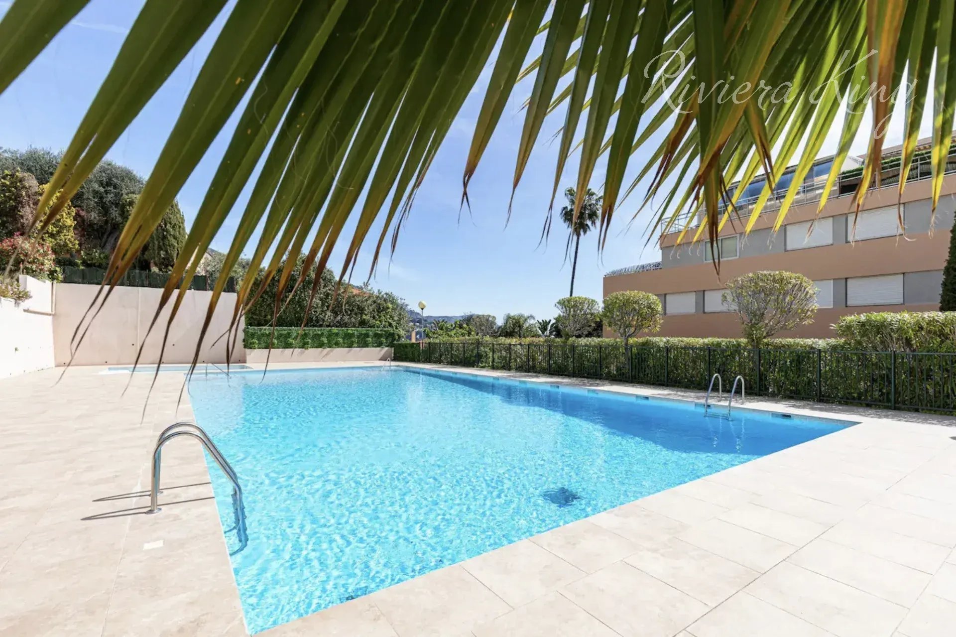Villefranche-sur-Mer – Magnifique appartement 3P avec vue mer, piscine, parking et cave