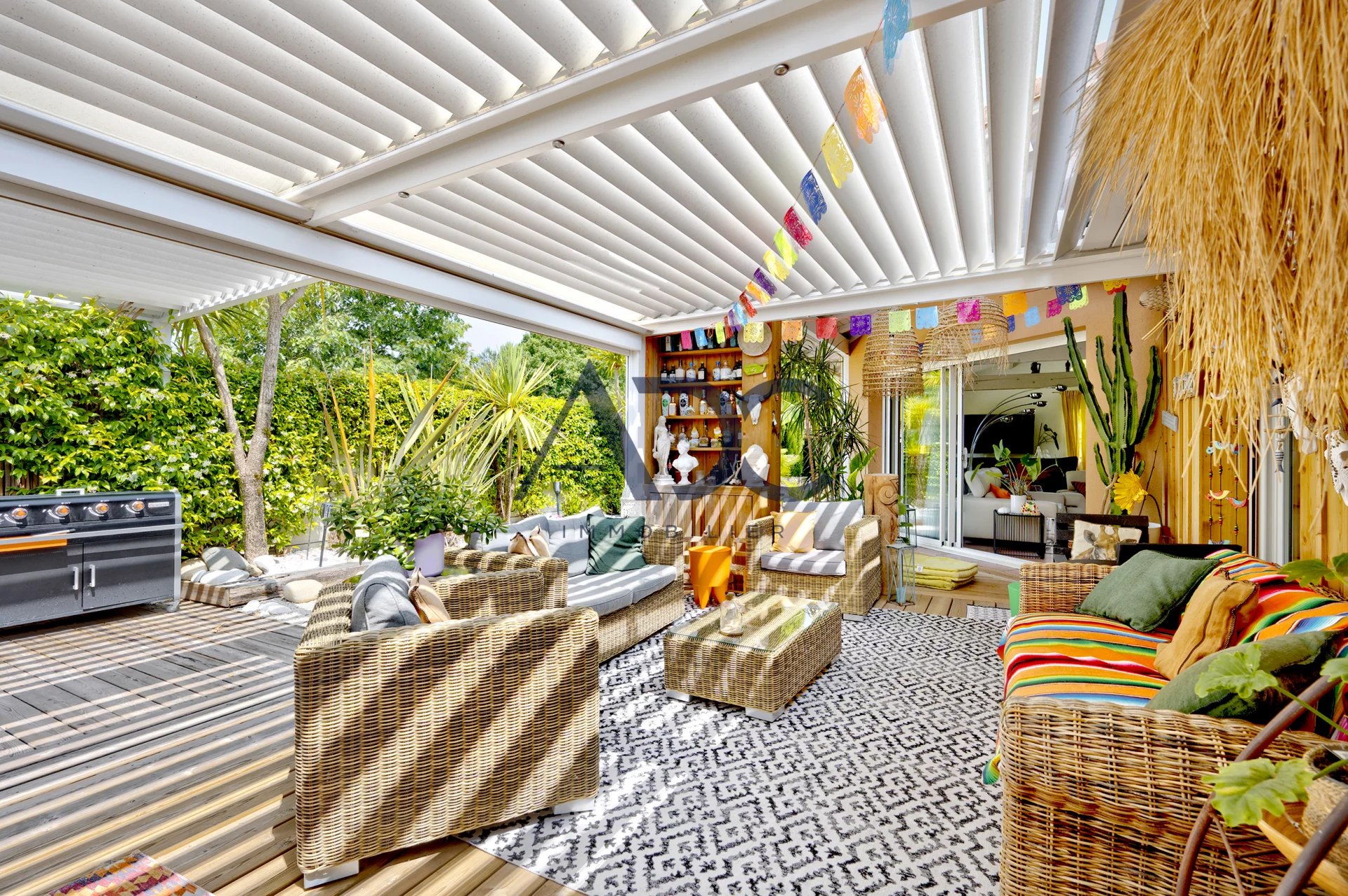 MARTIGNAS SUR JALLE - PROPRIETE D’EXCEPTION 210 m2 - PISCINE JARDIN EXOTIQUE GARAGE - ELEGANCE & ART DE VIVRE AUX PORTES DE BORDEAUX