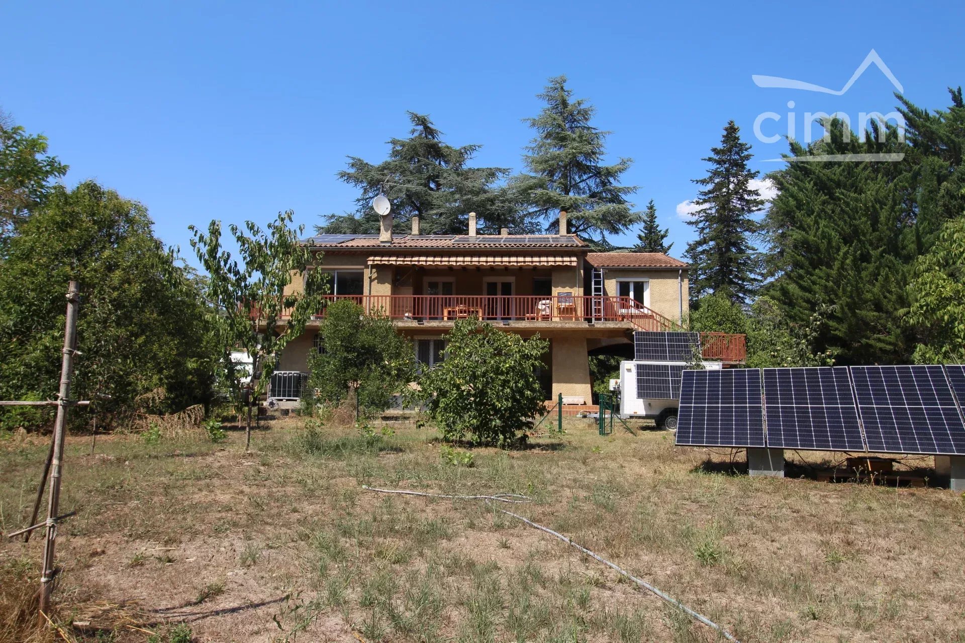 Villa of 212 m² of living space with an independent dwelling on a 5340 m² plot