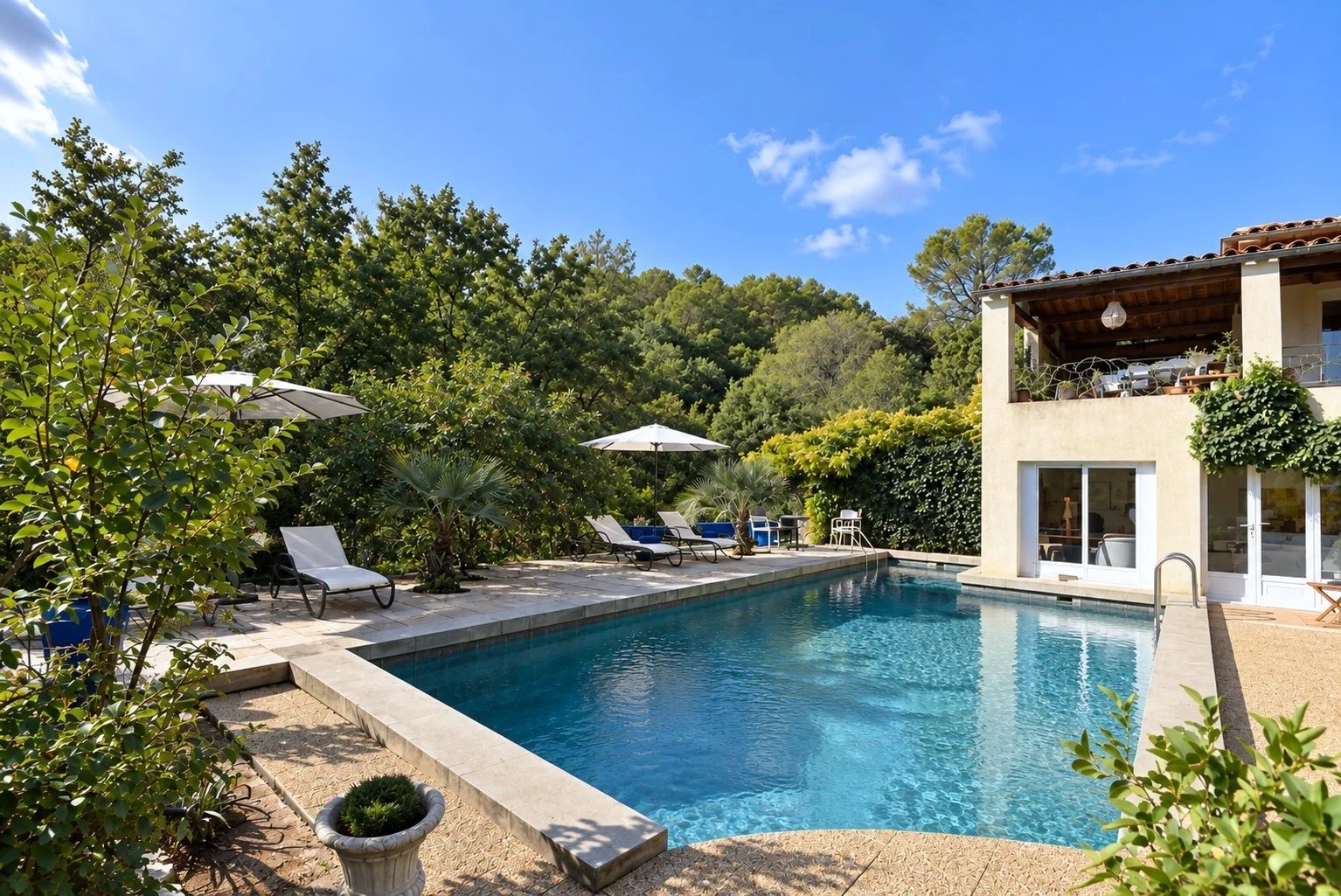 Tourrettes – Villa 220 m² avec piscine, studio indépendant et terrain de 5 840 m²
