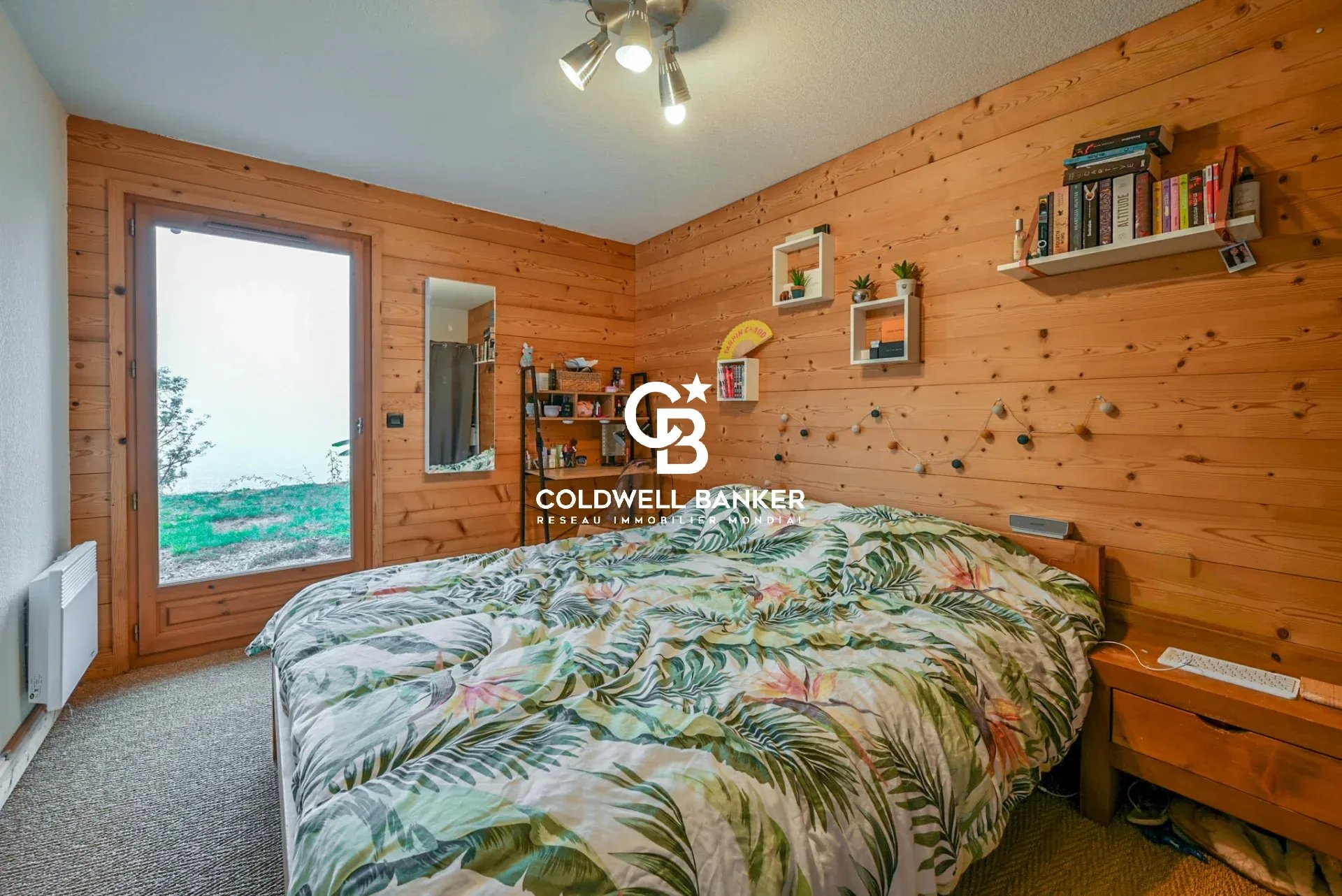 Coteau de Passy, T5/6 120m² avec jardin et garage dans chalet.