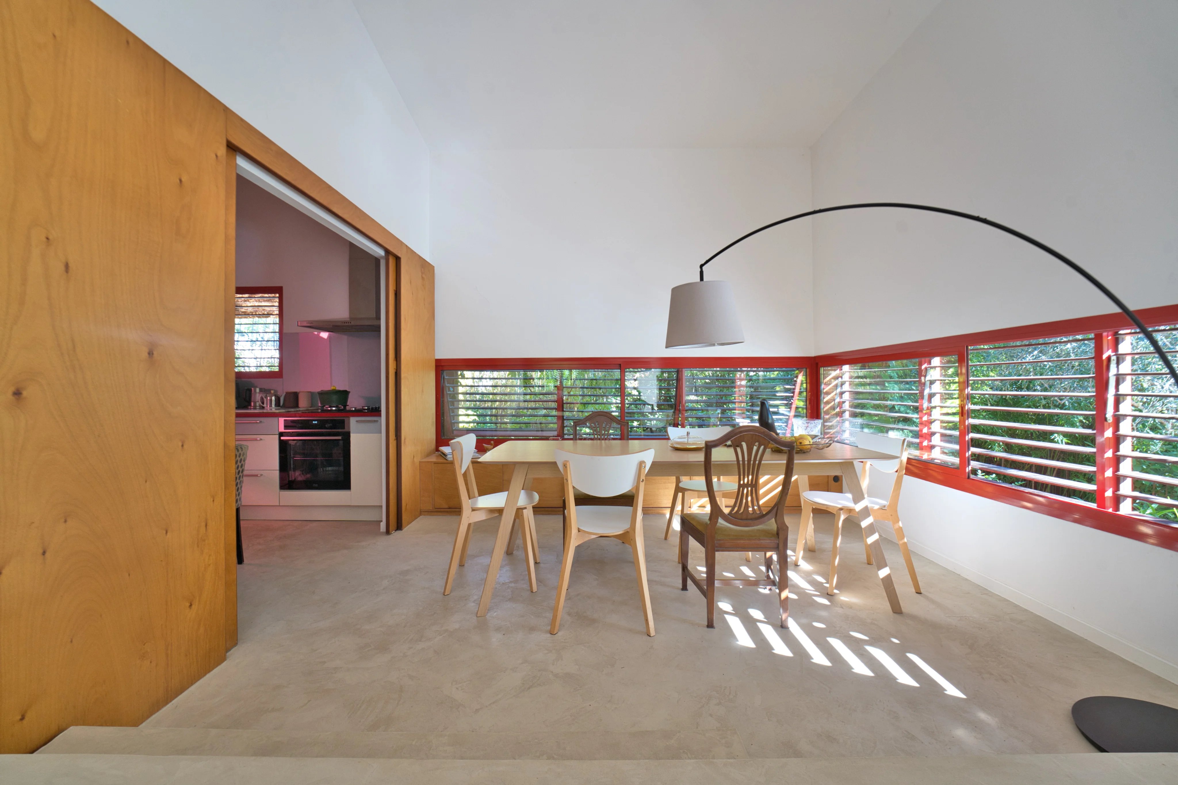 Élégante villa de 220 m² avec piscine, jardin paysager et dépendance