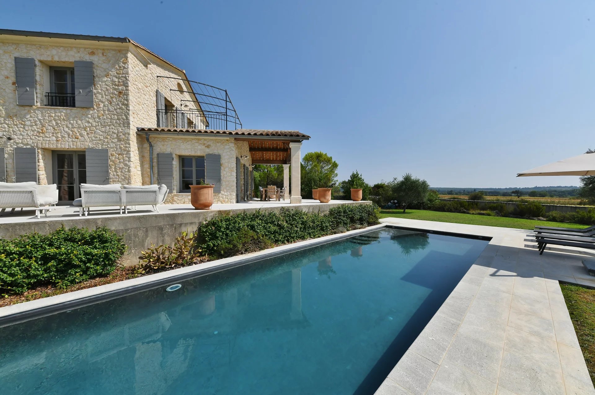 Unique propriété avec piscine et vue panoramique