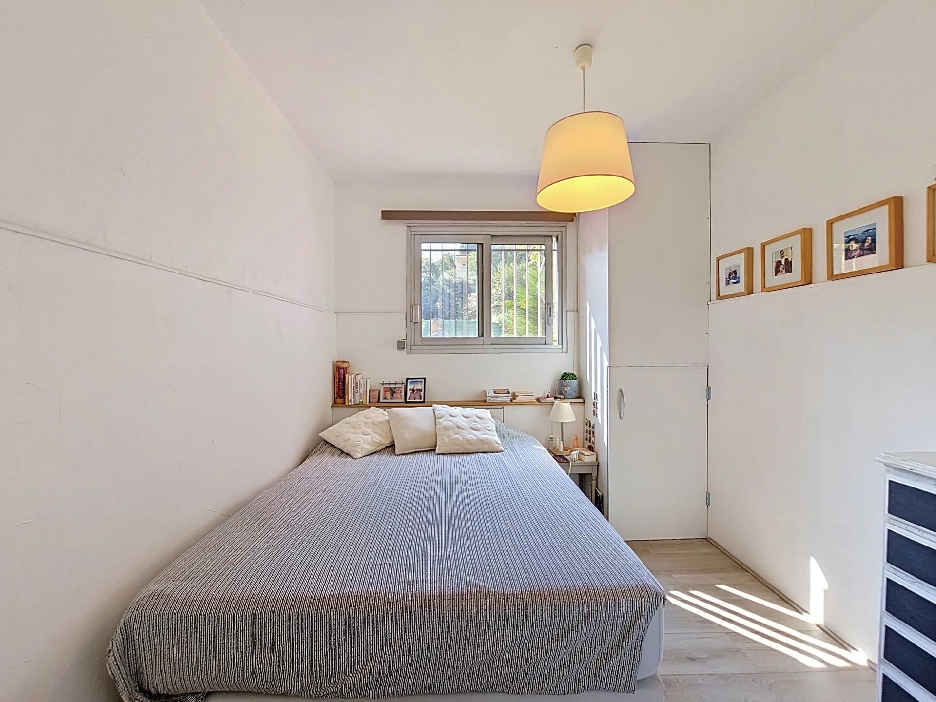 NICE OUEST – 4P SUPERBE REZ-DE-JARDIN AVEC TERRASSE, JARDIN PRIVATIF, PISCINE ET GARAGE